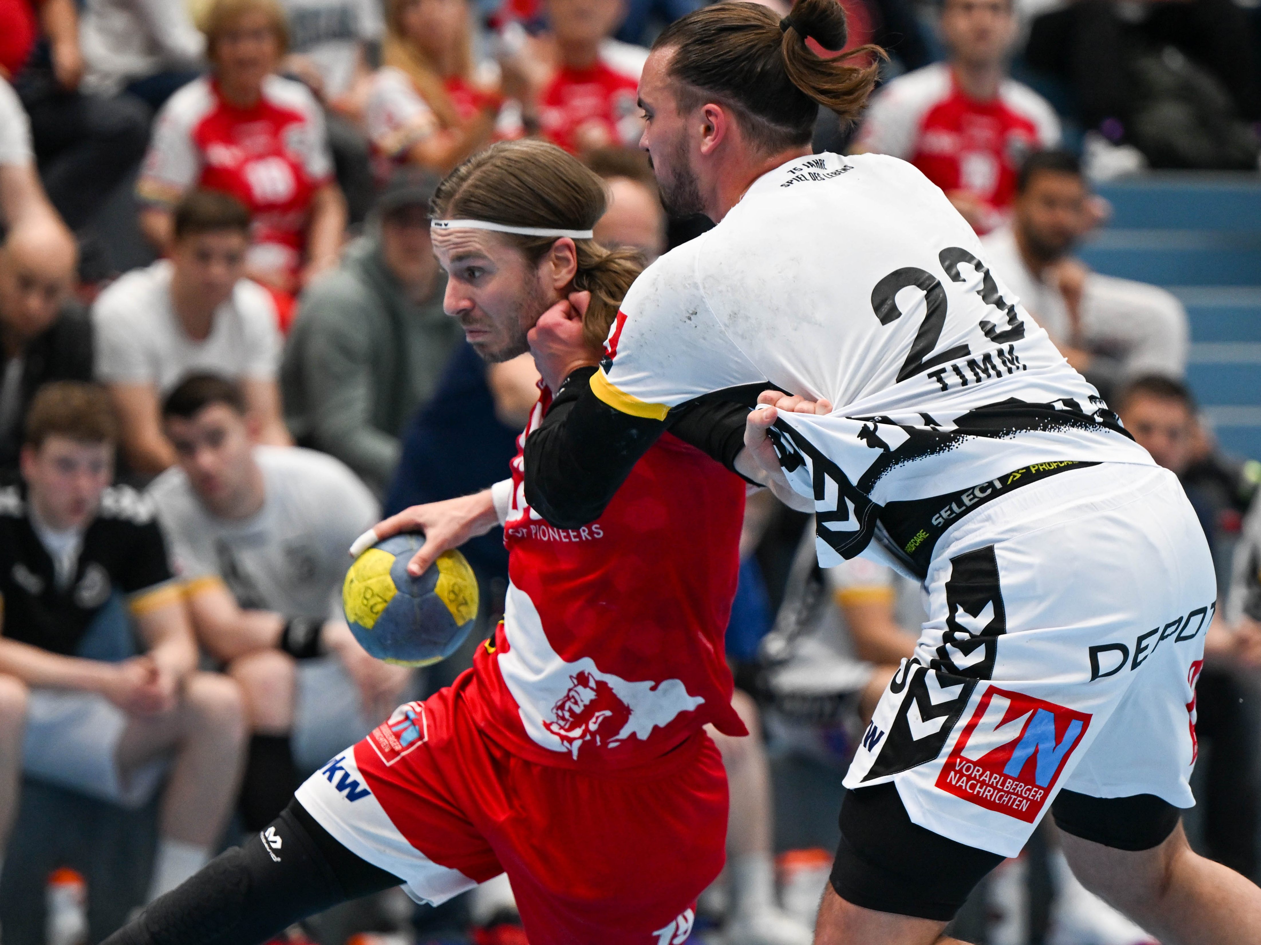 Nico Schnabl (Hard) und Marcel Timm (Bregenz) haben es auch beim letzten Derby im Mai 2022 miteinander zu tun bekommen.