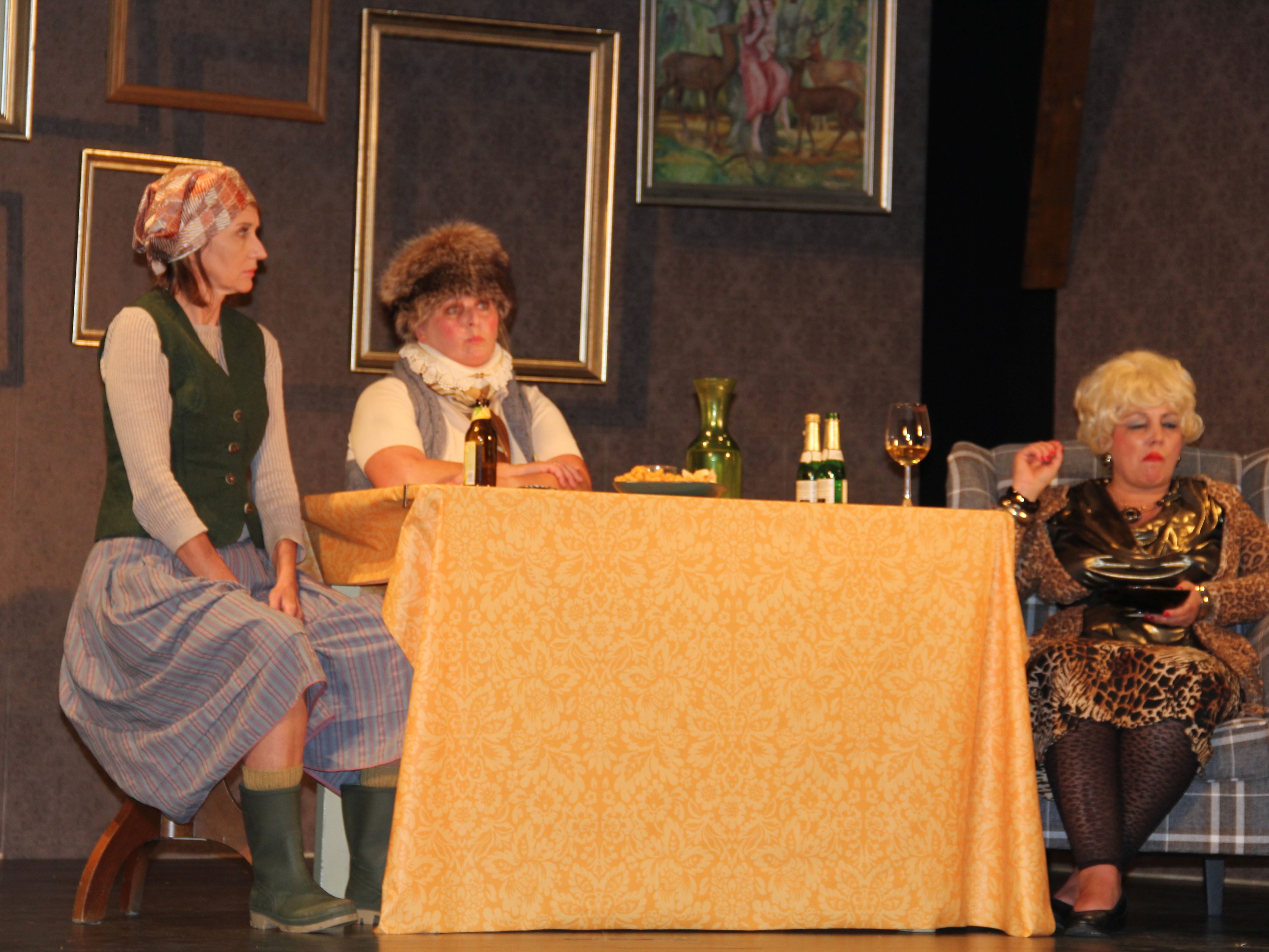 Eine tolle schauspielerische Leistung bot jede der drei Frauen an diesem Abend. Eine tolle schauspielerische Leistung bot jede der drei Frauen an diesem Abend.