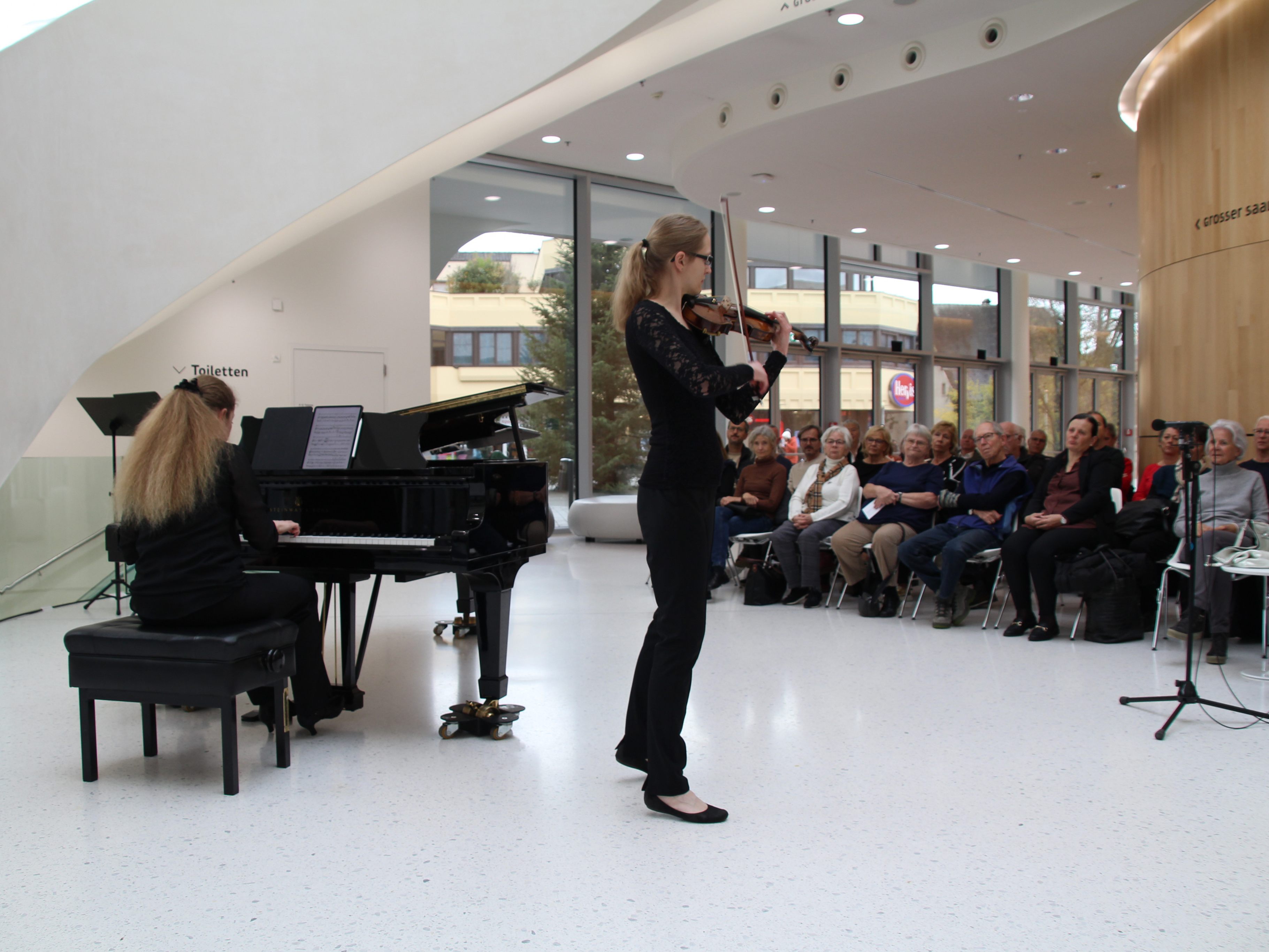 Konzert am Mittag mit der Violinklasse Rudens Turku Konzert am Mittag mit der Violinklasse Rudens Turku
