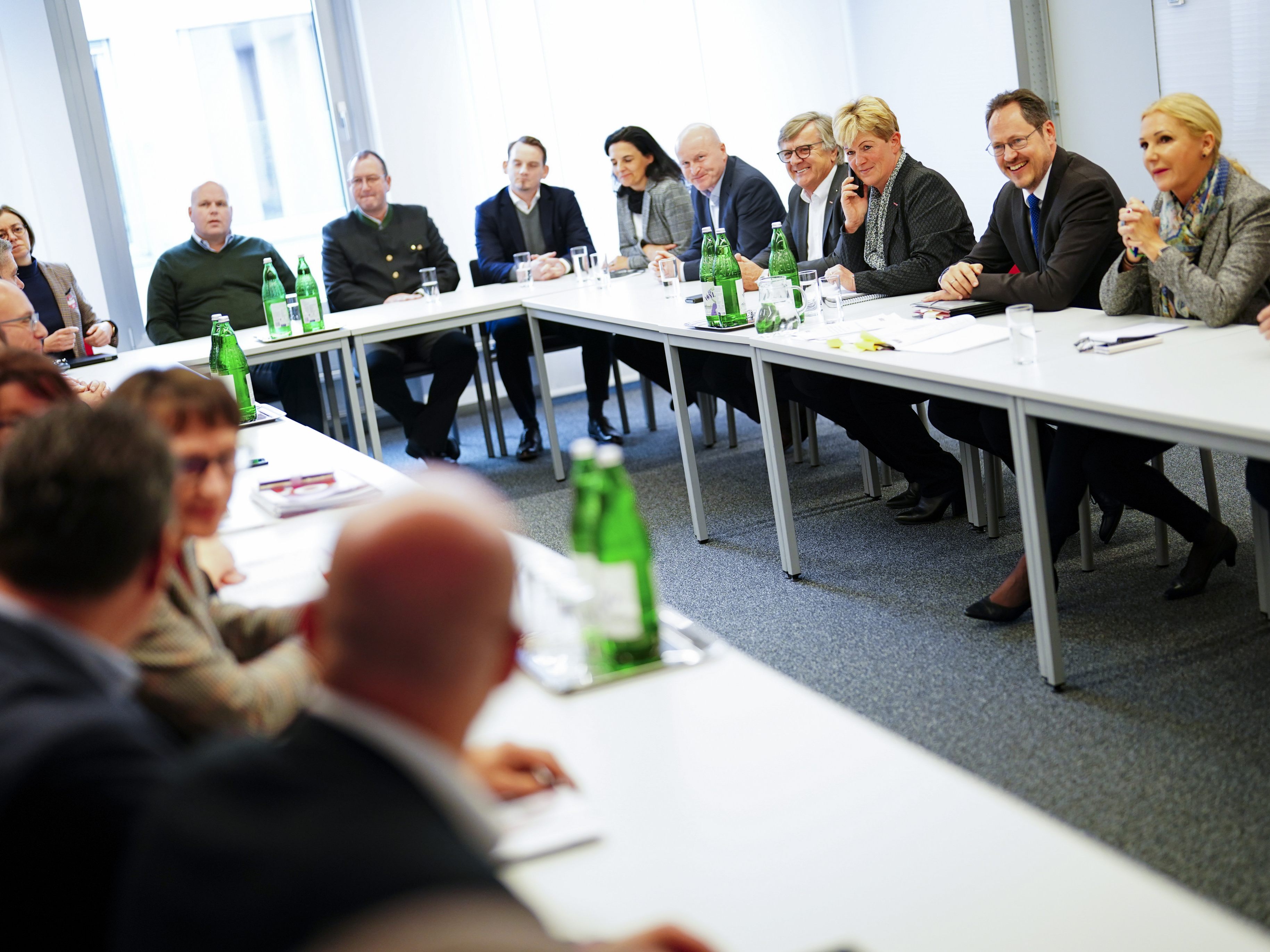 Einigung nach knapp zehn Stunden in fünfter Verhandlungsrunde. Einigung nach knapp zehn Stunden in fünfter Verhandlungsrunde.