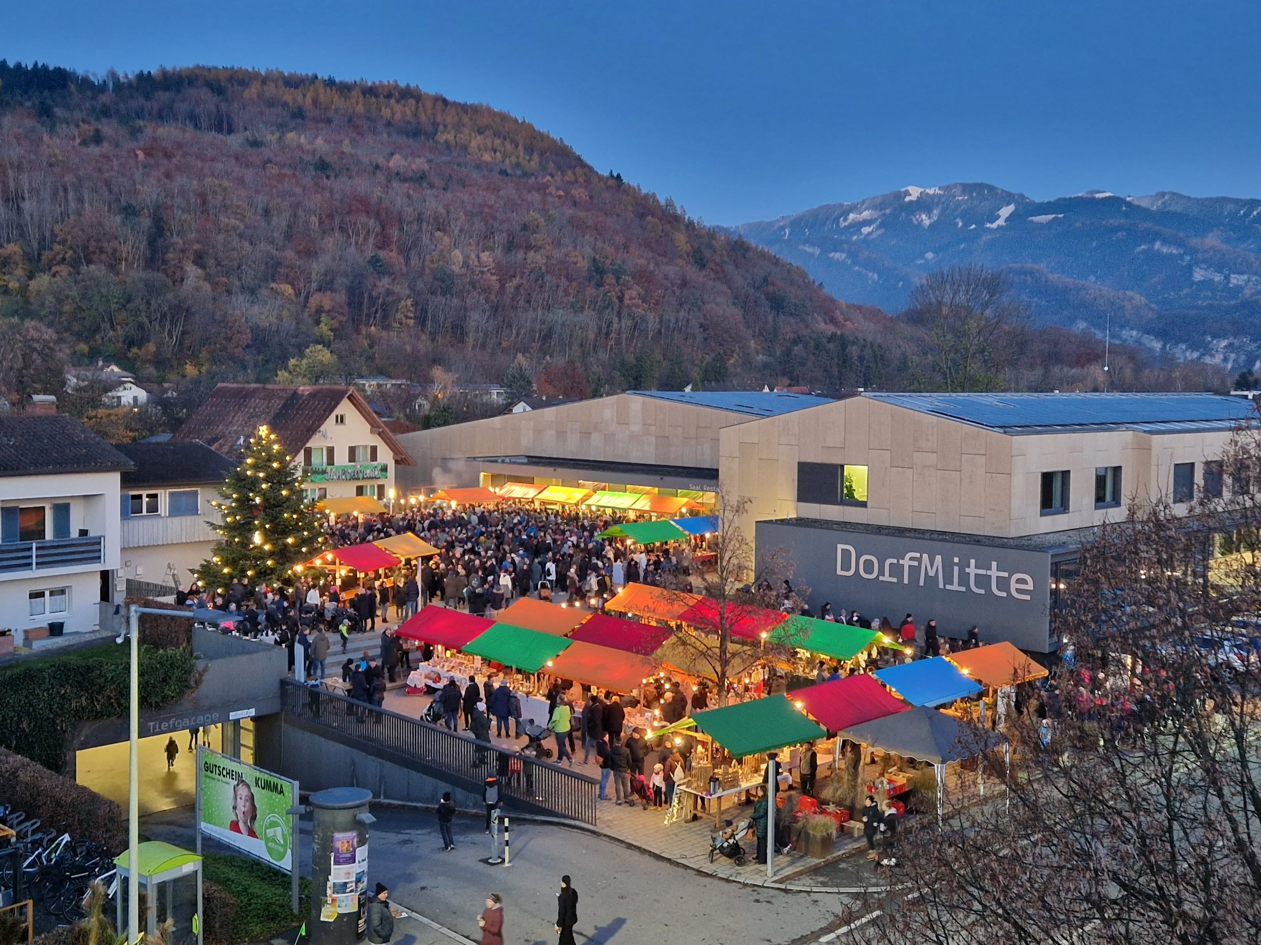 Die Gemeinde bedankt sich bei allen Ausstellern, Helfern und Besuchern, die den heurigen Krömlemarkt so eindrucksvoll gemacht haben Die Gemeinde bedankt sich bei allen Ausstellern, Helfern und Besuchern, die den heurigen Krömlemarkt so eindrucksvoll gemacht haben