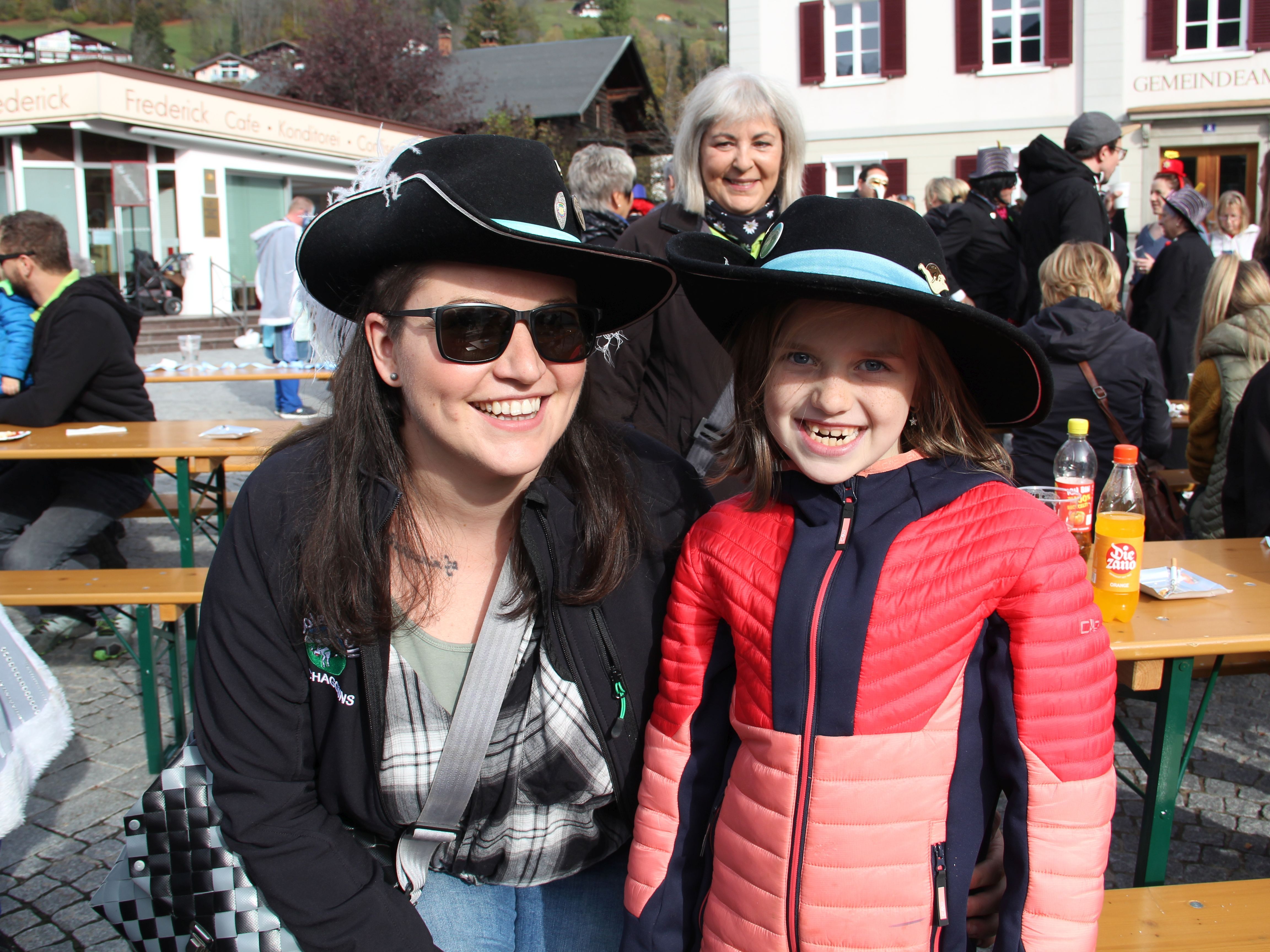Auch Luisa Moser und Mama Katharina genossen den Auftakt.