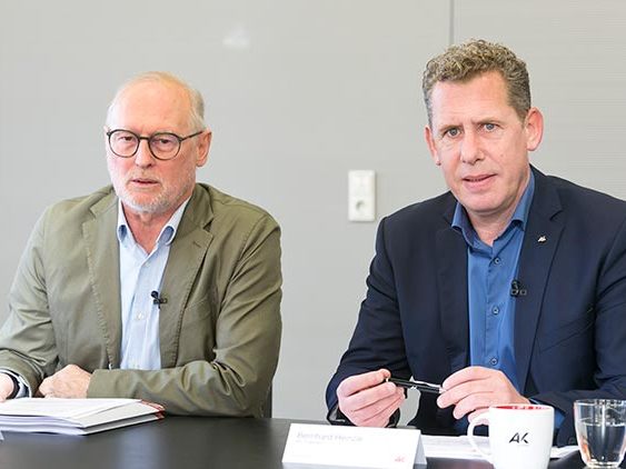 AK-Dir. Keckeis und Präsident Heinzle schlagen Alarm: „So fahren wir die Pflege an die Wand!“ (Foto: Dietmar Mathis) AK-Dir. Keckeis und Präsident Heinzle schlagen Alarm: „So fahren wir die Pflege an die Wand!“ (Foto: Dietmar Mathis)