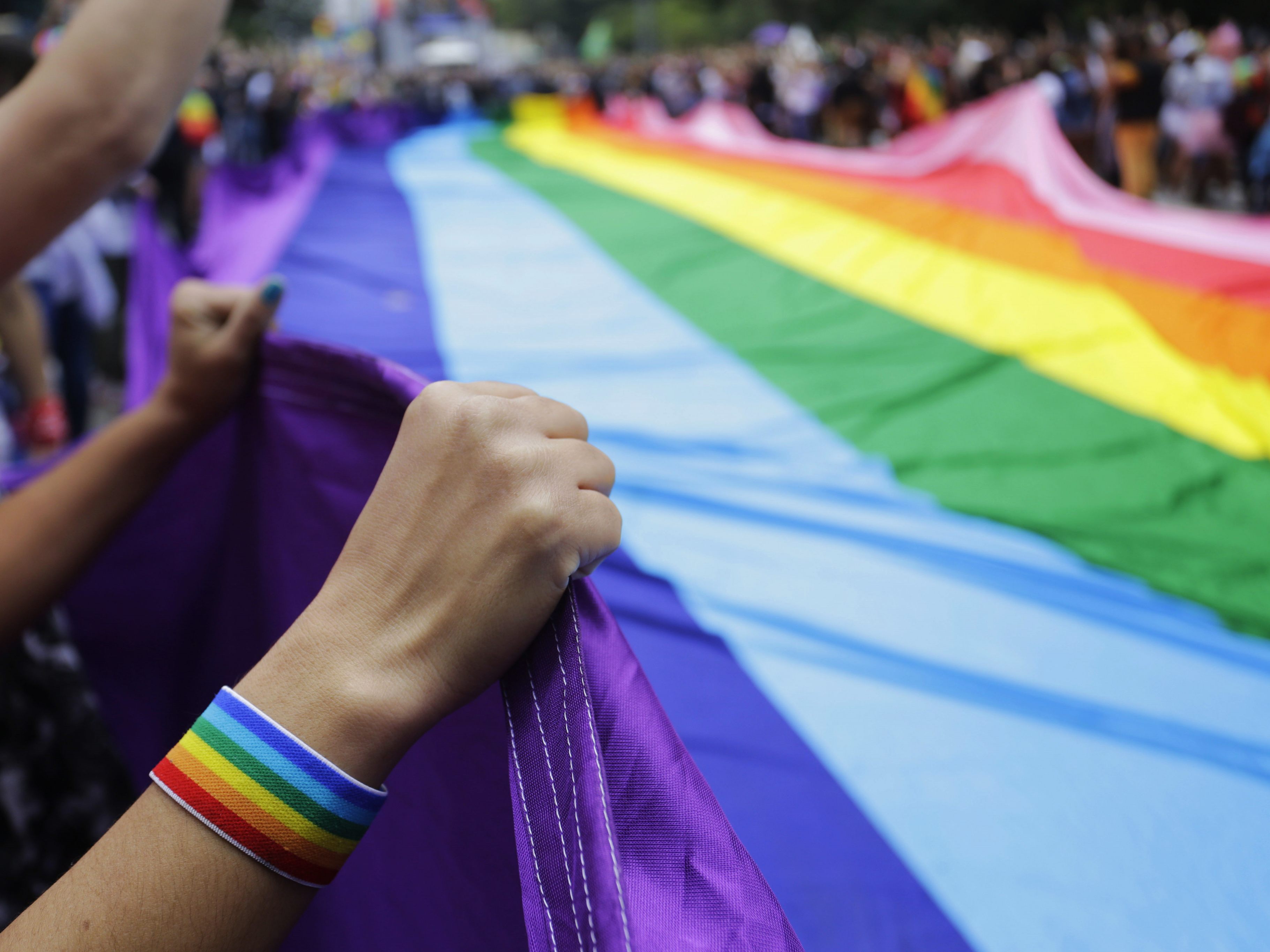 Die FIFA mahnt die Zulassung von Regenbogenfarben an. Die FIFA mahnt die Zulassung von Regenbogenfarben an.