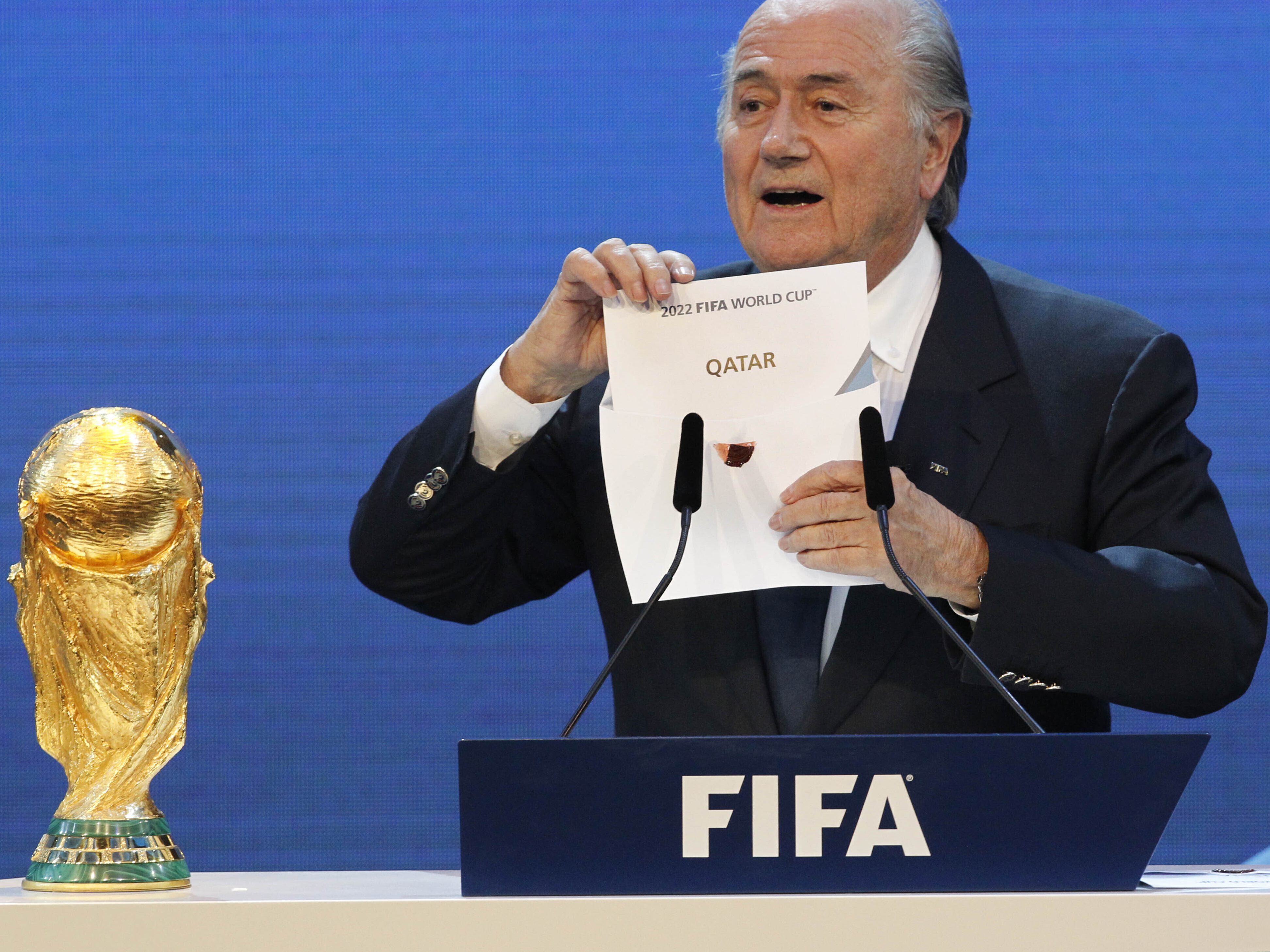 Ex-FIFA-Chef Blatter ist von den Vorwürfen gegen Katar überrascht. Ex-FIFA-Chef Blatter ist von den Vorwürfen gegen Katar überrascht.