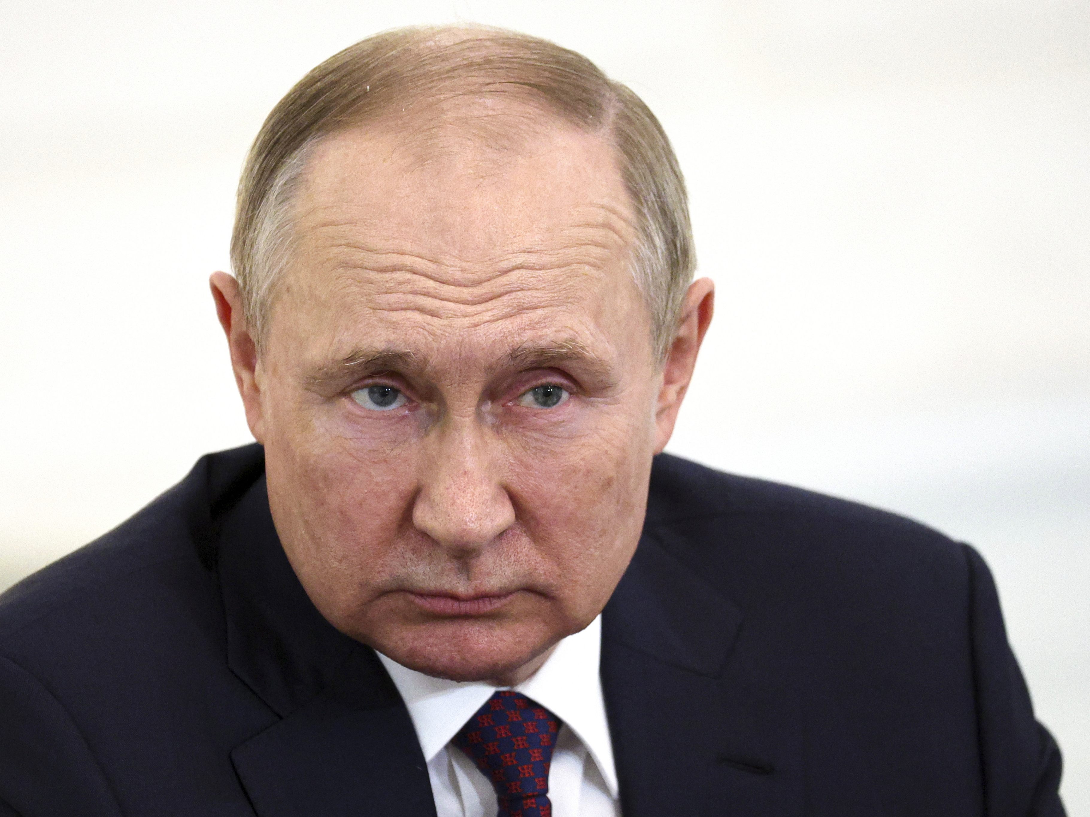 Putin rudert zurück: Russland steigt wieder ins Abkommen ein. Putin rudert zurück: Russland steigt wieder ins Abkommen ein.