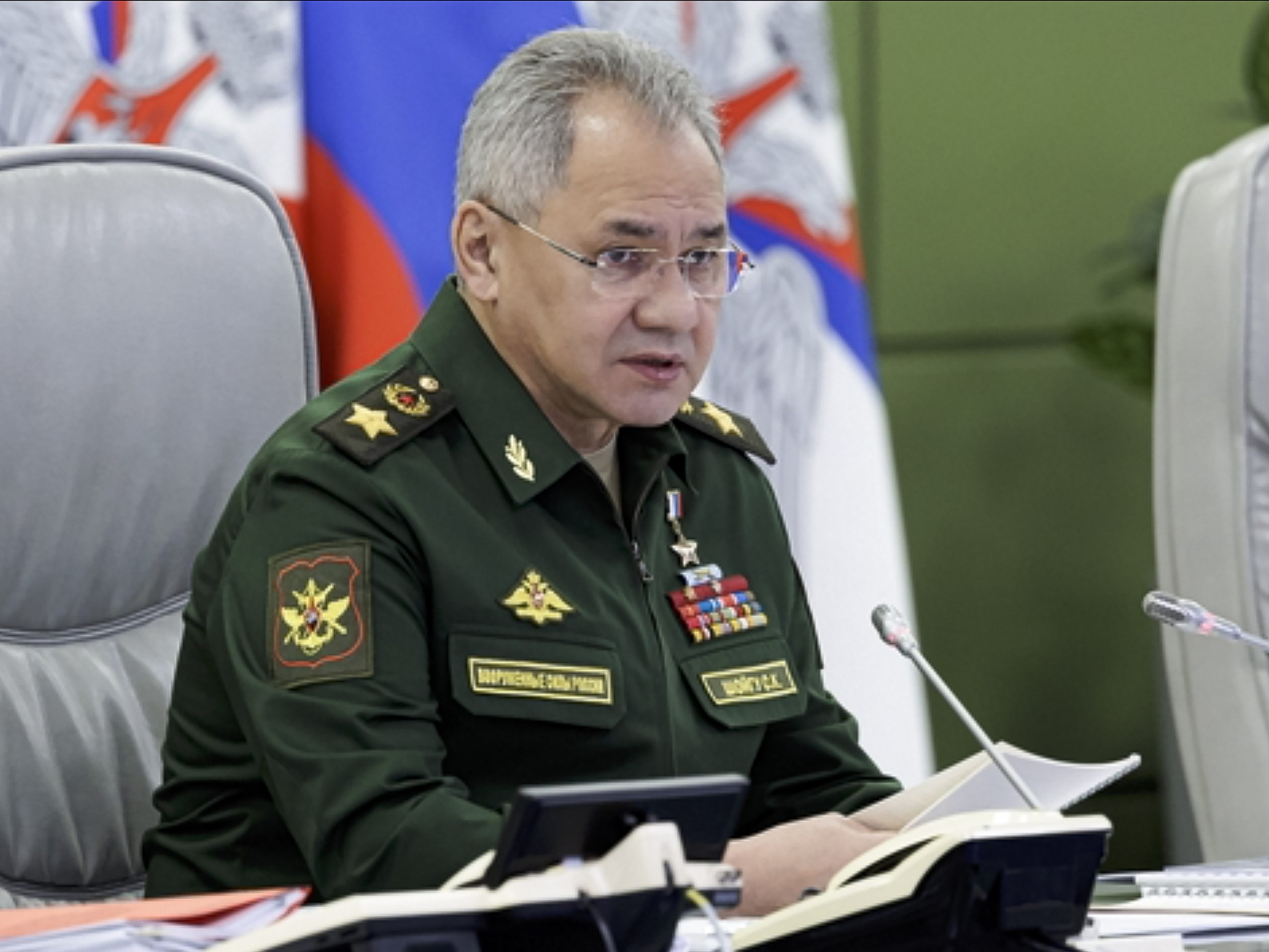 Russische Militärs sollen in einem Gespräch über den Einsatz nuklearer Waffen in der Ukraine gesprochen haben. Russische Militärs sollen in einem Gespräch über den Einsatz nuklearer Waffen in der Ukraine gesprochen haben.
