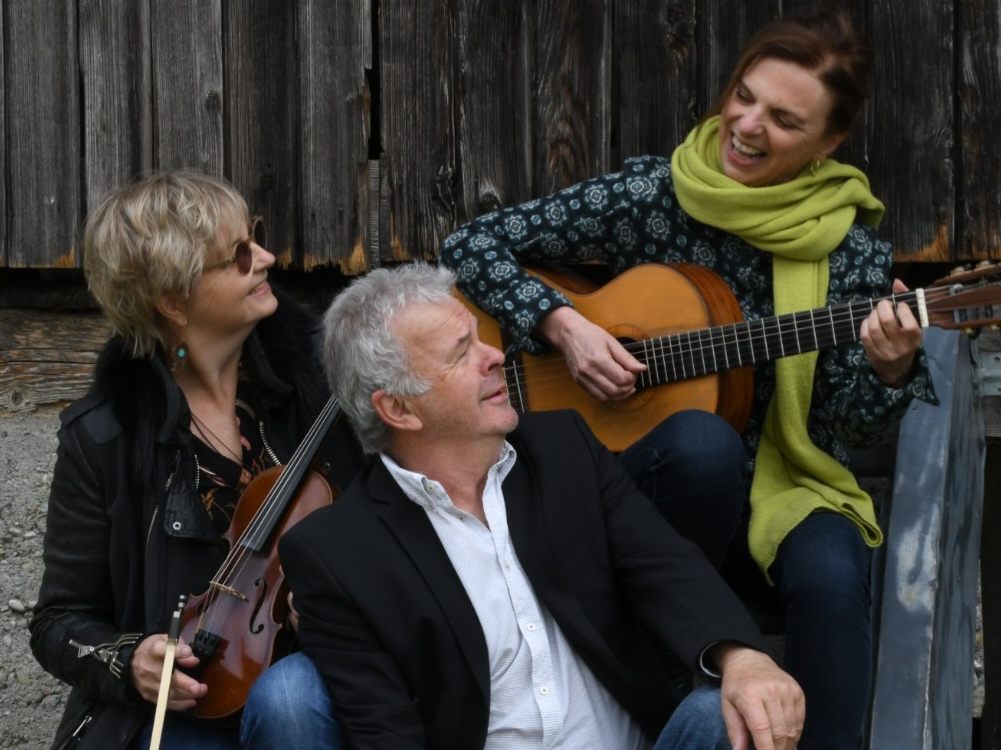 Musik und Literatur zur Weihnachtszeit mit Susanne Scheier und Ilona Wörnhör sowie Wolfgang Troy und Stefan Pohl (nicht auf dem Bild). Musik und Literatur zur Weihnachtszeit mit Susanne Scheier und Ilona Wörnhör sowie Wolfgang Troy und Stefan Pohl (nicht auf dem Bild).