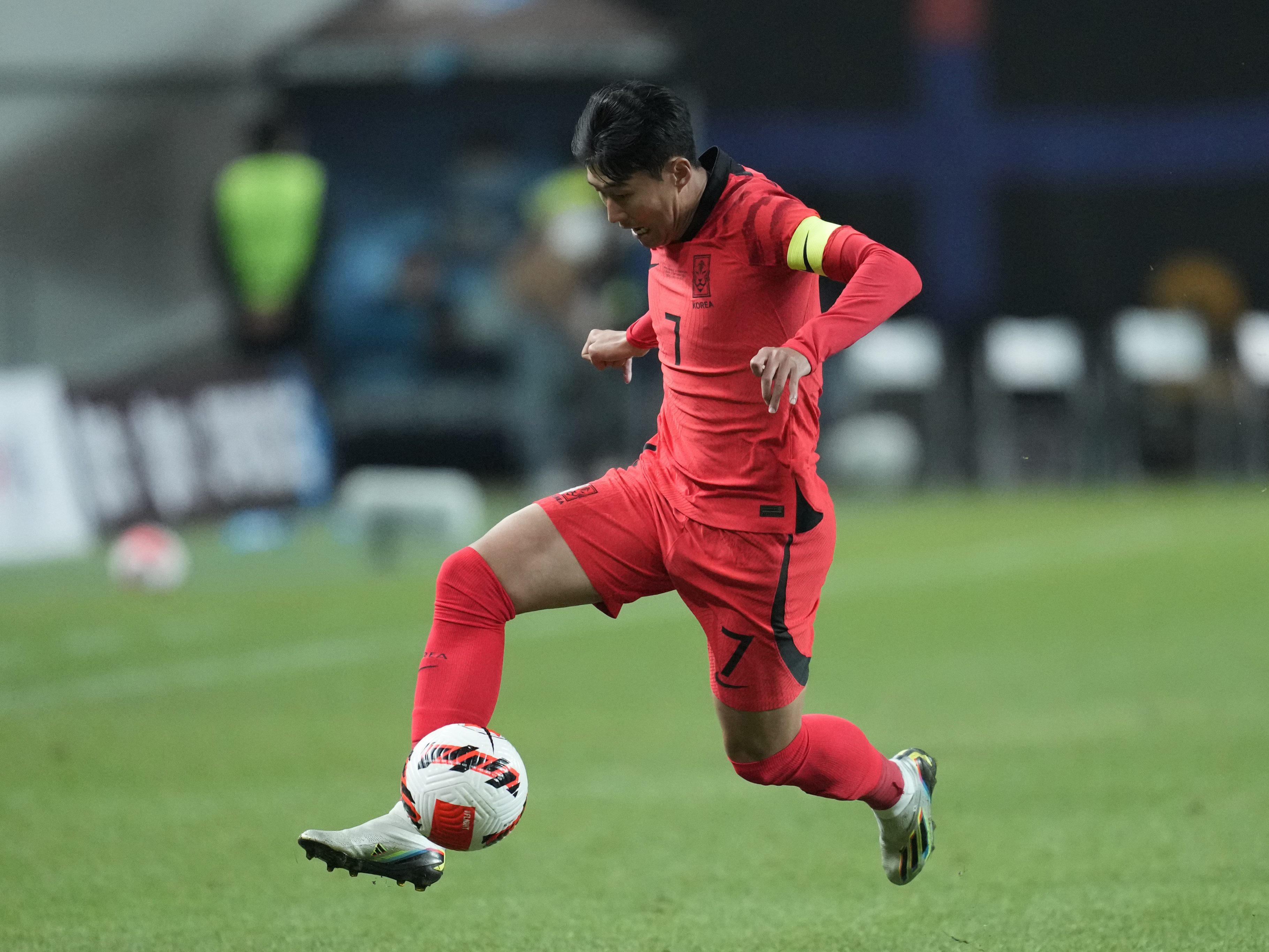 Südkorea bekommt es bei der Fußball-WM unter anderem mit Uruguay zu tun. Son muss sich drei Wochen vorher operieren lassen. Südkorea bekommt es bei der Fußball-WM unter anderem mit Uruguay zu tun. Son muss sich drei Wochen vorher operieren lassen.