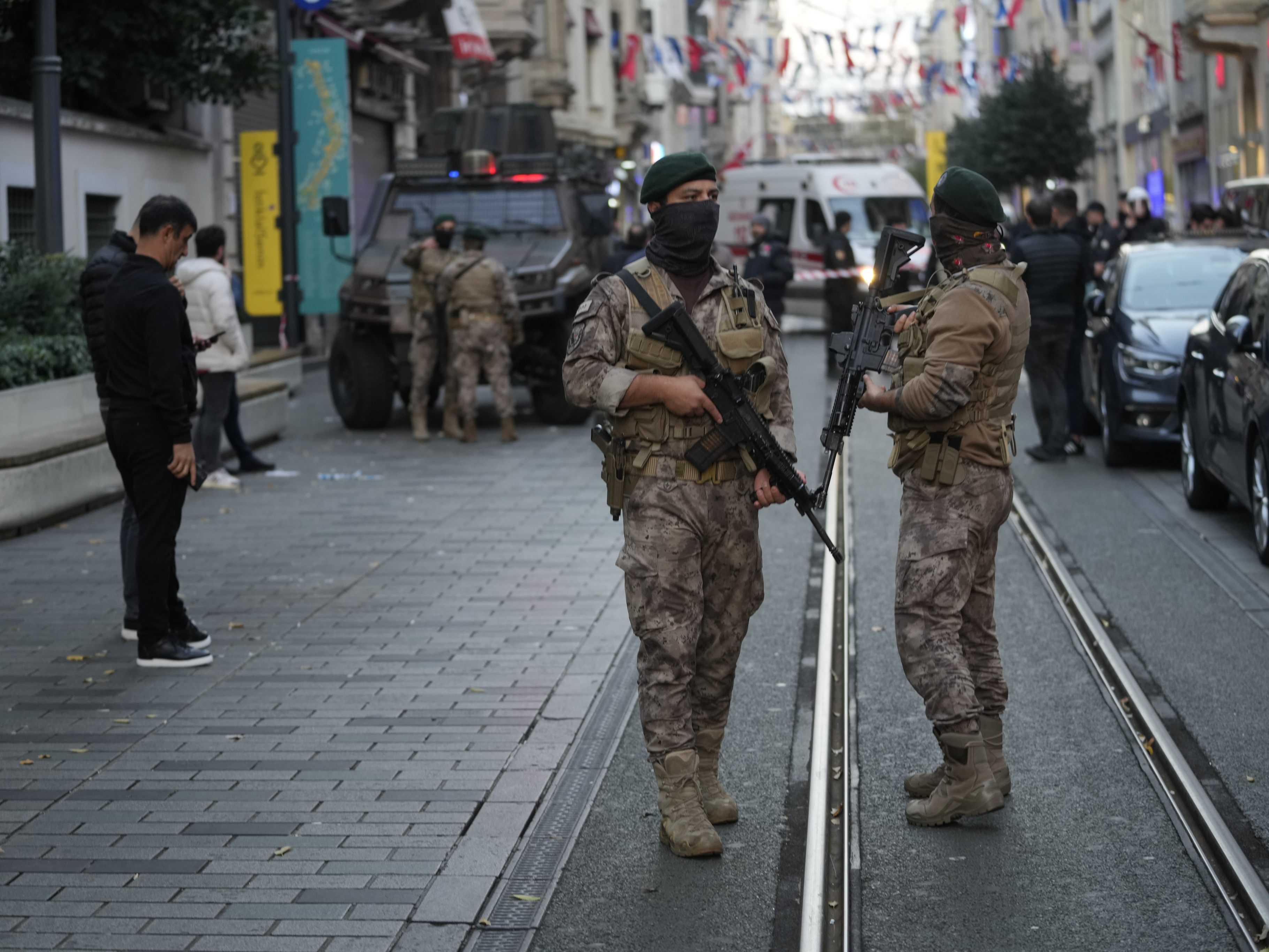 Istanbul - Erdogan: Explosion "hinterhältiger Anschlag".