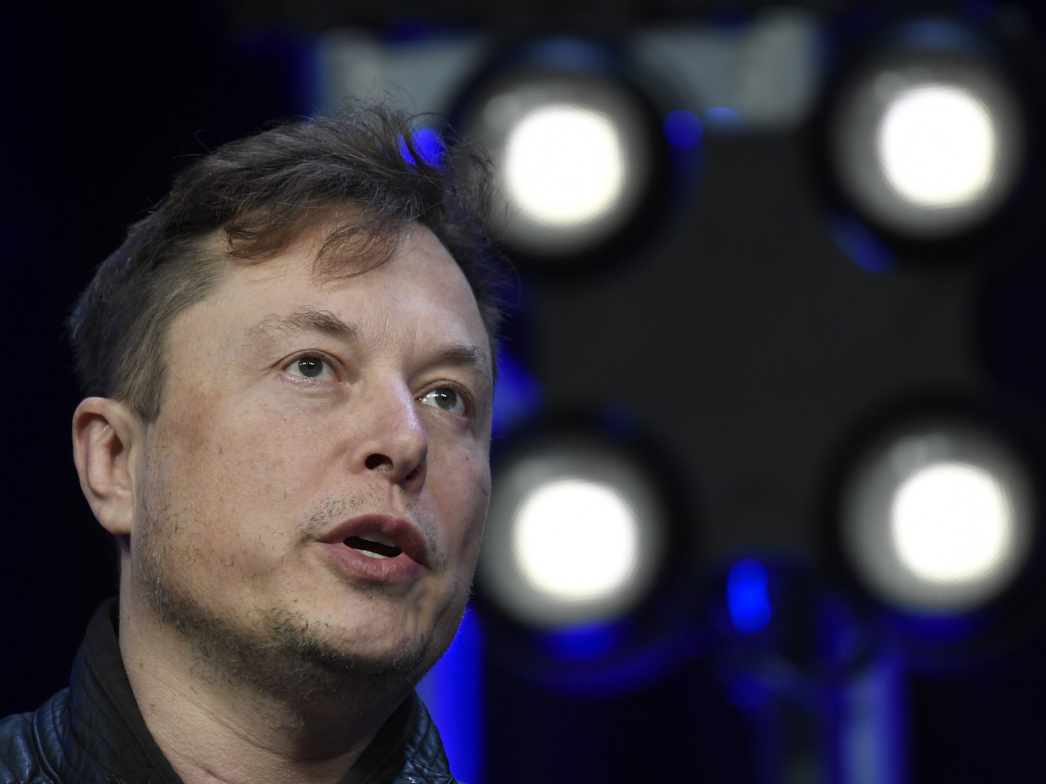 Elon Musk beordert Twitter-Mitarbeiter in die Büros zurück.