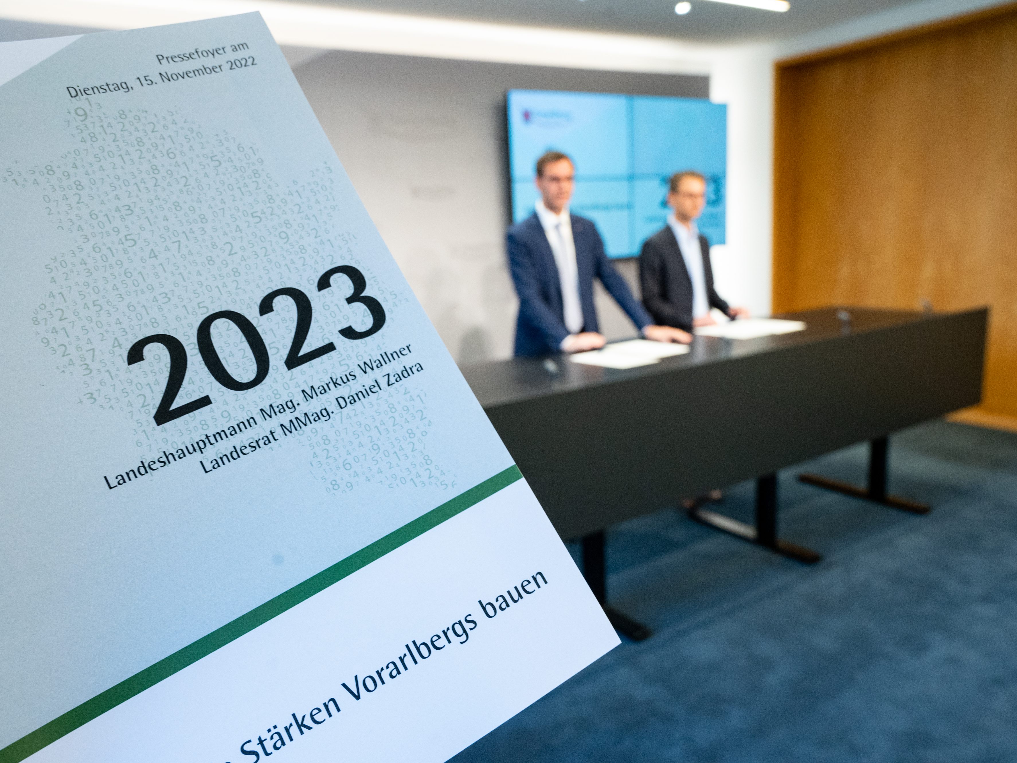 Darüber hinaus tilgt das Land bis zum Ende des Jahres 62 Mio. Euro an variabel verzinsten Darlehen Darüber hinaus tilgt das Land bis zum Ende des Jahres 62 Mio. Euro an variabel verzinsten Darlehen