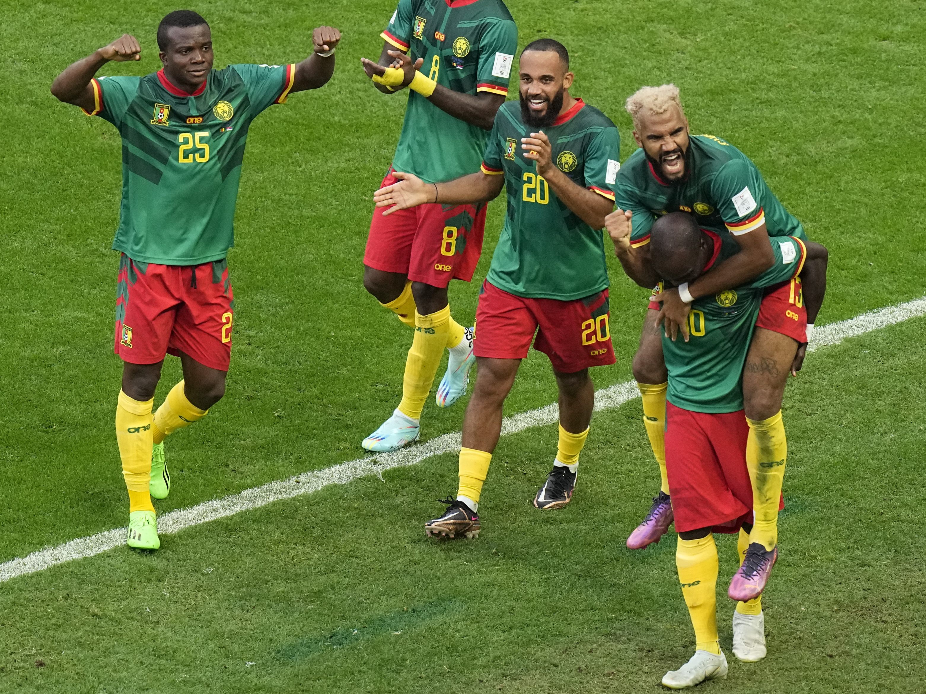 Kamerun kämpfte sich nach einem 1:3-Rückstand gegen Serbien zurück.