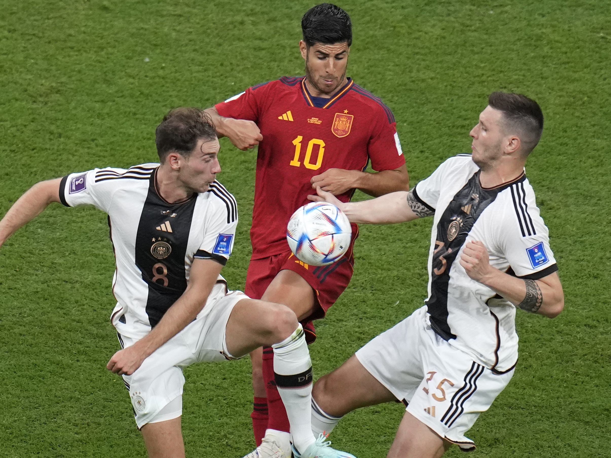 Deutschland und Spanien lieferten sich ein intensives Duell. Deutschland und Spanien lieferten sich ein intensives Duell.