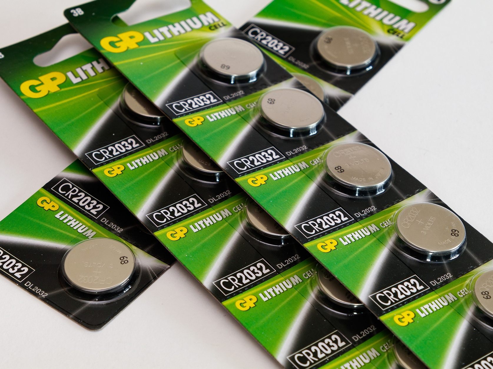 Ein Pfandsystem zu richtigen Entsorgung von Lithium-Batterien wird gefordert.