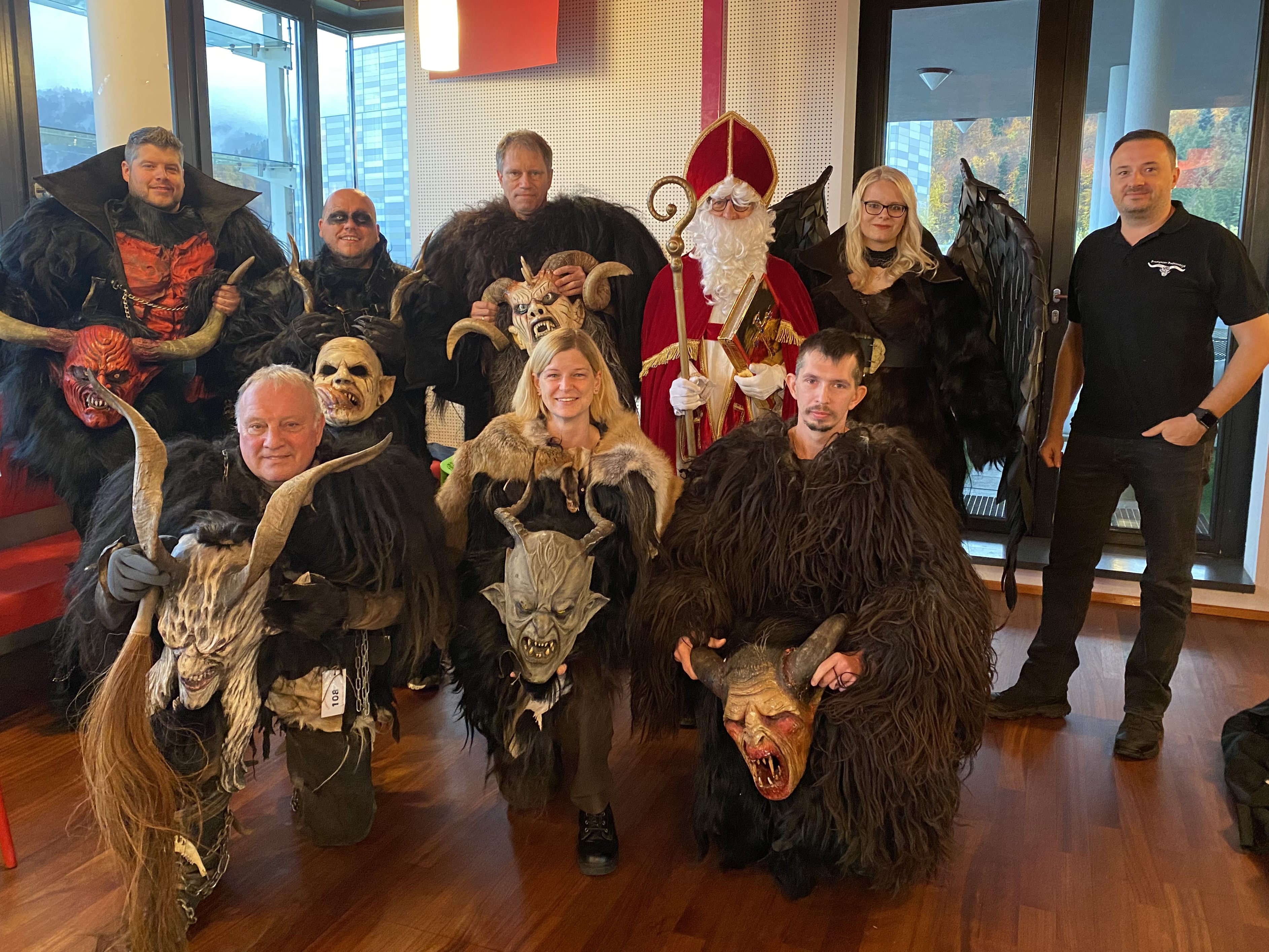 Eine Delegation der Breagazar Bodaseetüfl stattete dem Medienhaus einen Besuch ab. Eine Delegation der Breagazar Bodaseetüfl stattete dem Medienhaus einen Besuch ab.