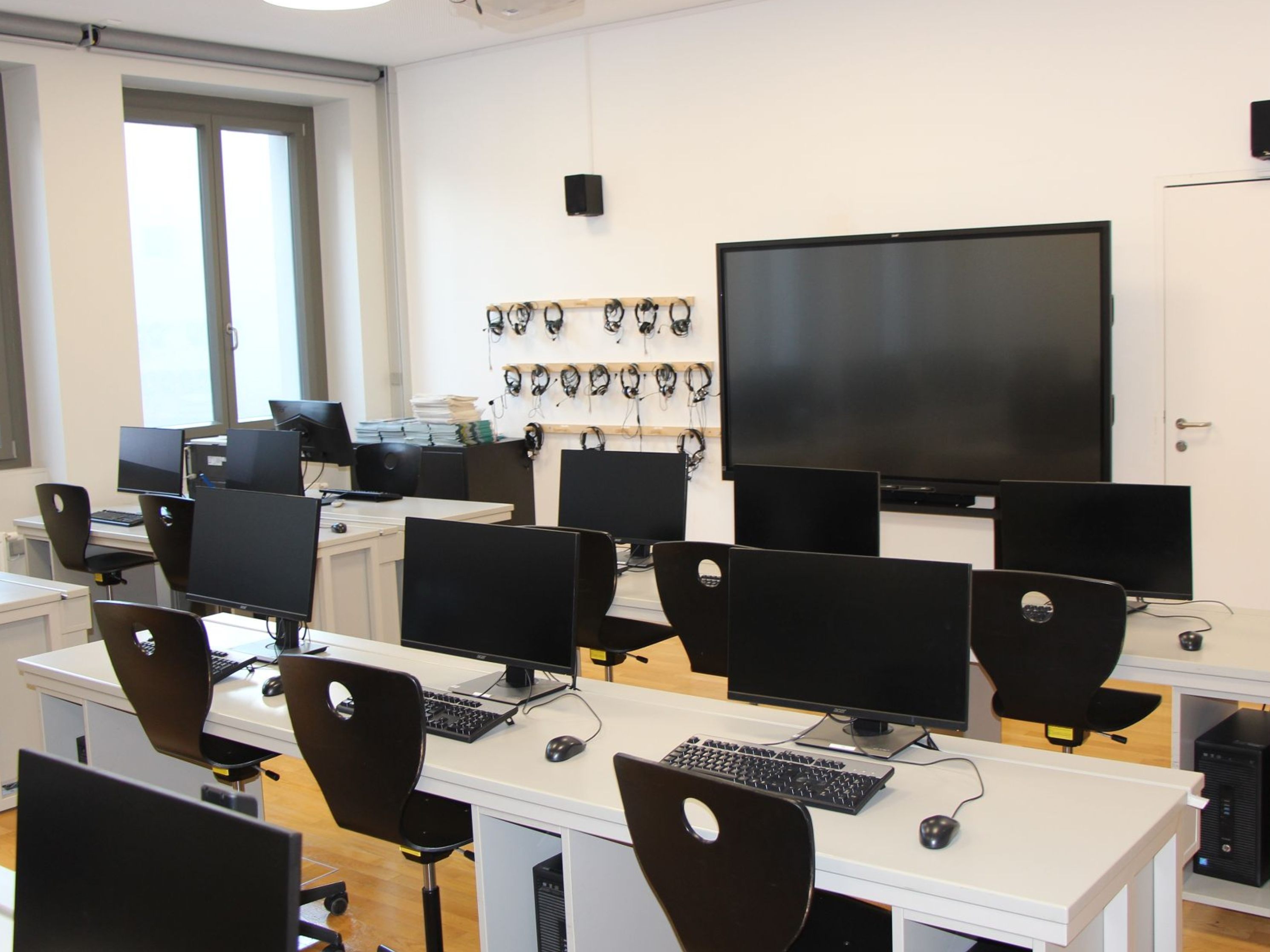 Die Klassen der Mittelschule Götzis wurden mit den neuen Smart-Boards ausgestattet