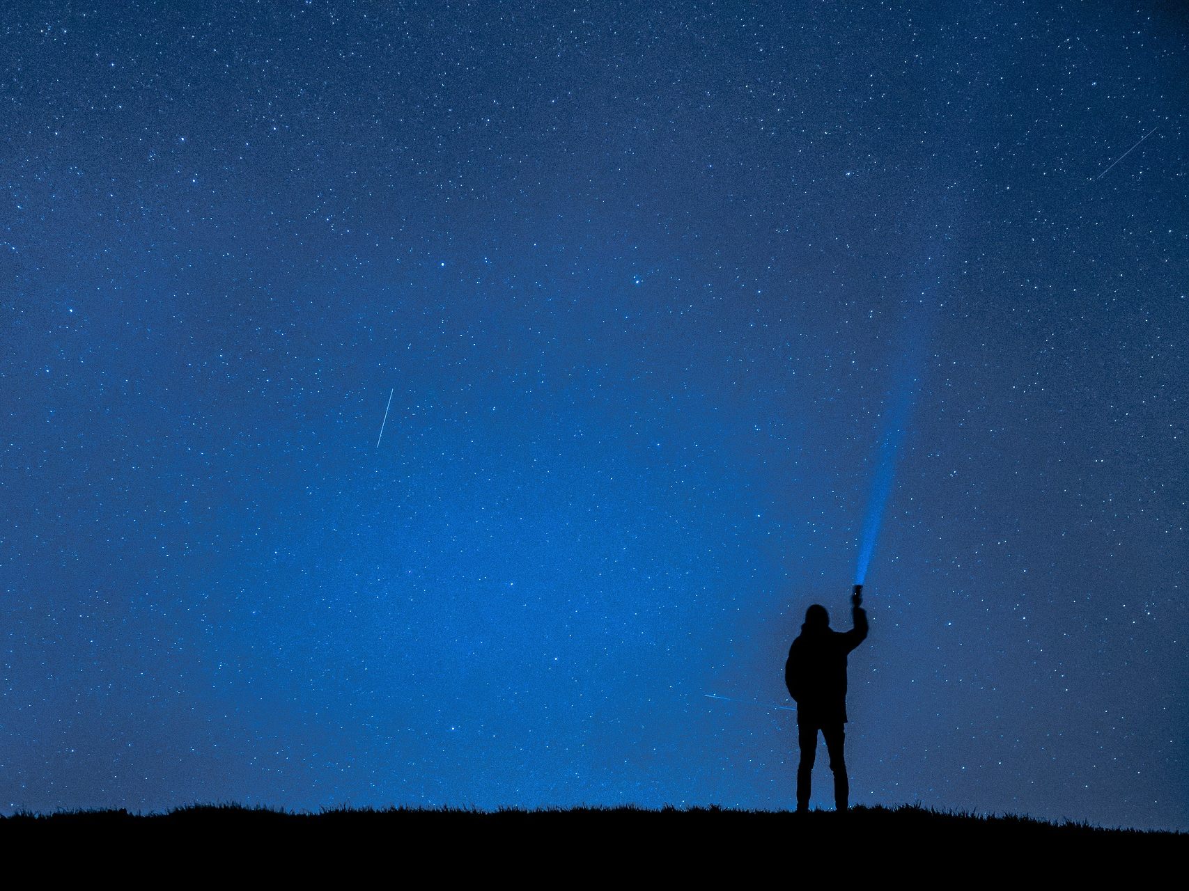 Sternschnuppen-Fans können sich auf den Leoniden-Schauer Mitte November freuen.