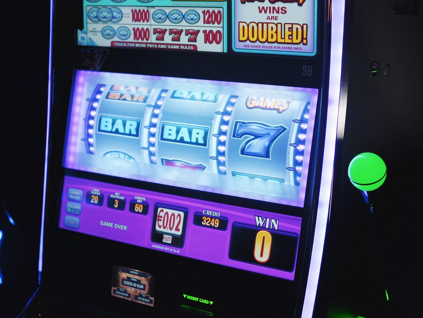 In Wien-Ottakring wurden drei Männer festgenommen, nachdem sie bei dem Transport von illegalen Spielautomaten erwischt wurden.