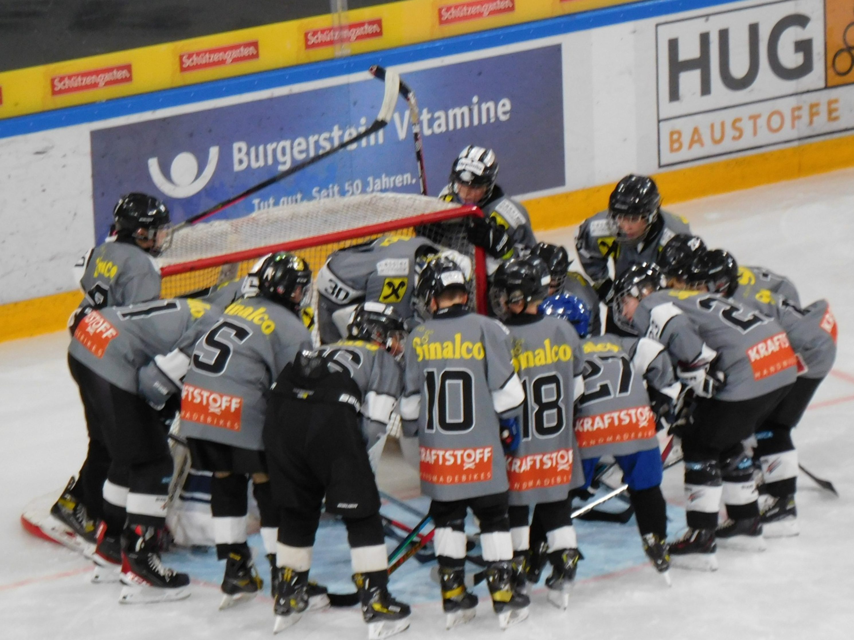 Das U15-Team der Rheintal-Bulldogs feierte in Samedan einen vollen Erfolg Das U15-Team der Rheintal-Bulldogs feierte in Samedan einen vollen Erfolg