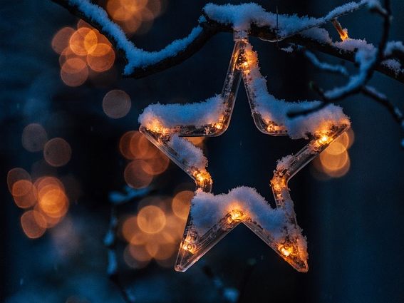 Mit diesen Tipps sparen Sie Strom bei der Weihnachtsbeleuchtung.