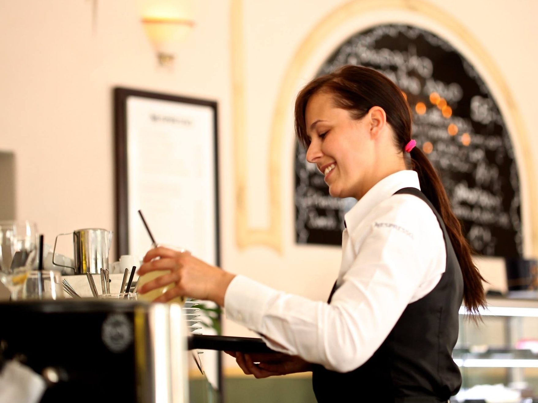 Im Tourismus und Handel haben bereits 54 Prozent der Lehrlinge daran gedacht, die Ausbildung abzubrechen. Im Tourismus und Handel haben bereits 54 Prozent der Lehrlinge daran gedacht, die Ausbildung abzubrechen.