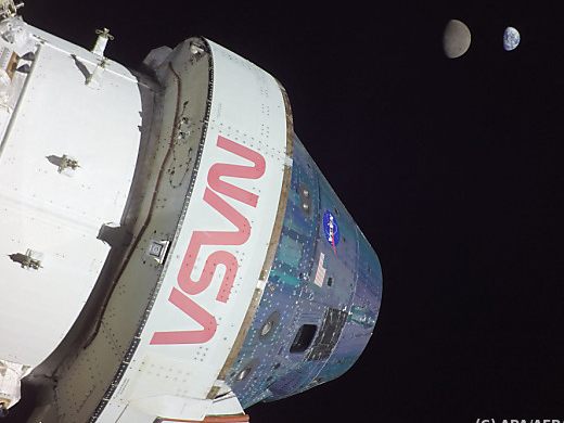 "Orion" stellte mit mehr als 400.000 km Entfernung zur Erde Rekord auf "Orion" stellte mit mehr als 400.000 km Entfernung zur Erde Rekord auf