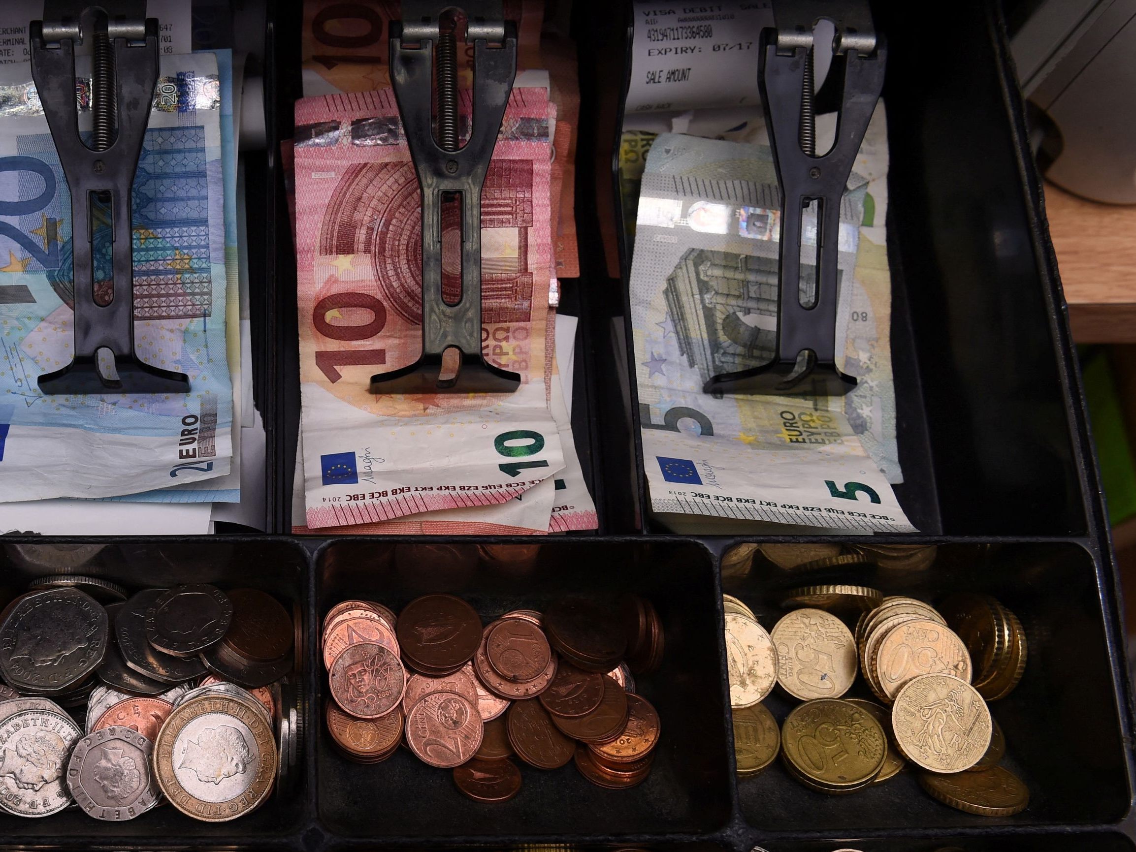 Der Wirtschaftsbund sieht die Kritik des Momentum Instituts an einer "Überförderung" von Unternehmen in der Coronakrise als "Schmutzkübelkampagne".