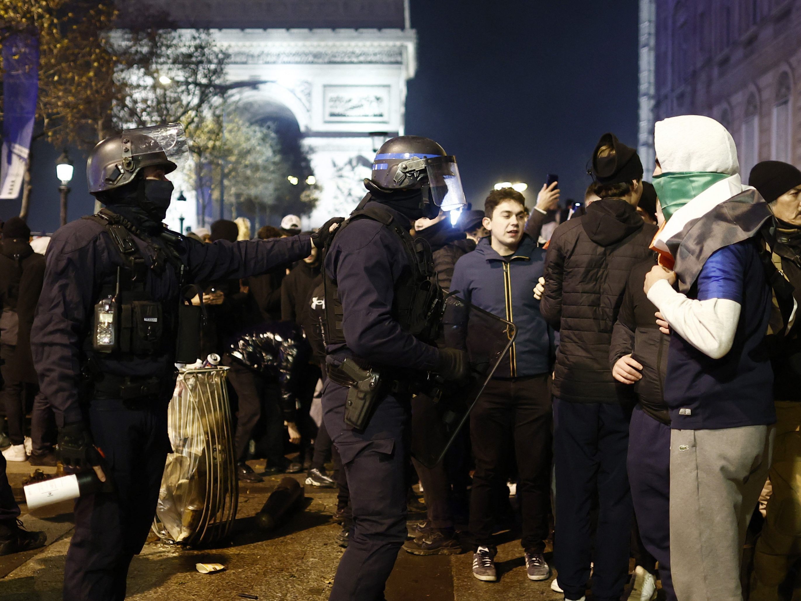 In Frankreich ist es während der Fußball-WM bereits mehrmals zu Ausschreitungen gekommen. In Frankreich ist es während der Fußball-WM bereits mehrmals zu Ausschreitungen gekommen.