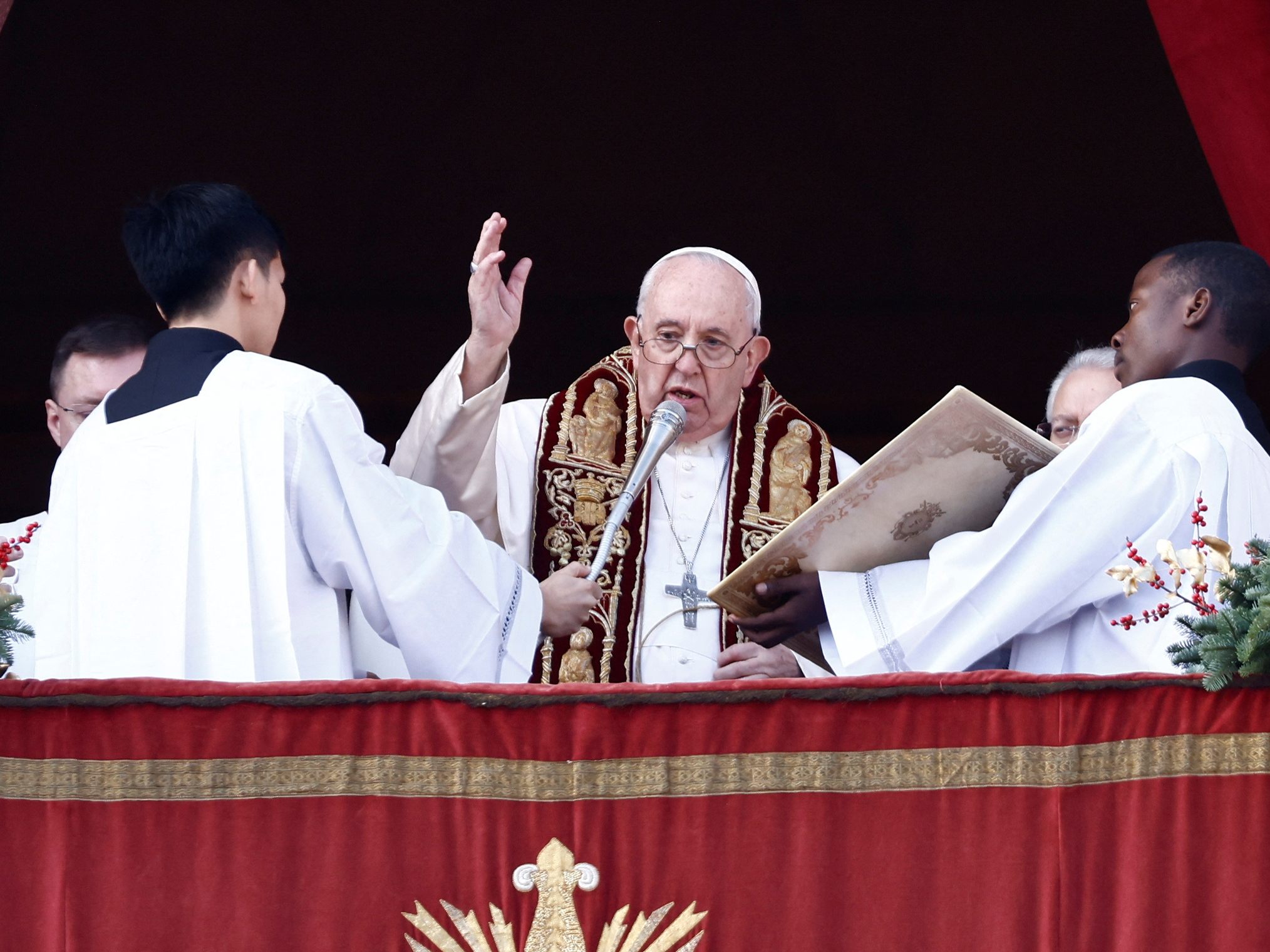 Papst Franziskus spendete den Weihnachtssegen "Urbi et Orbi". Papst Franziskus spendete den Weihnachtssegen "Urbi et Orbi".