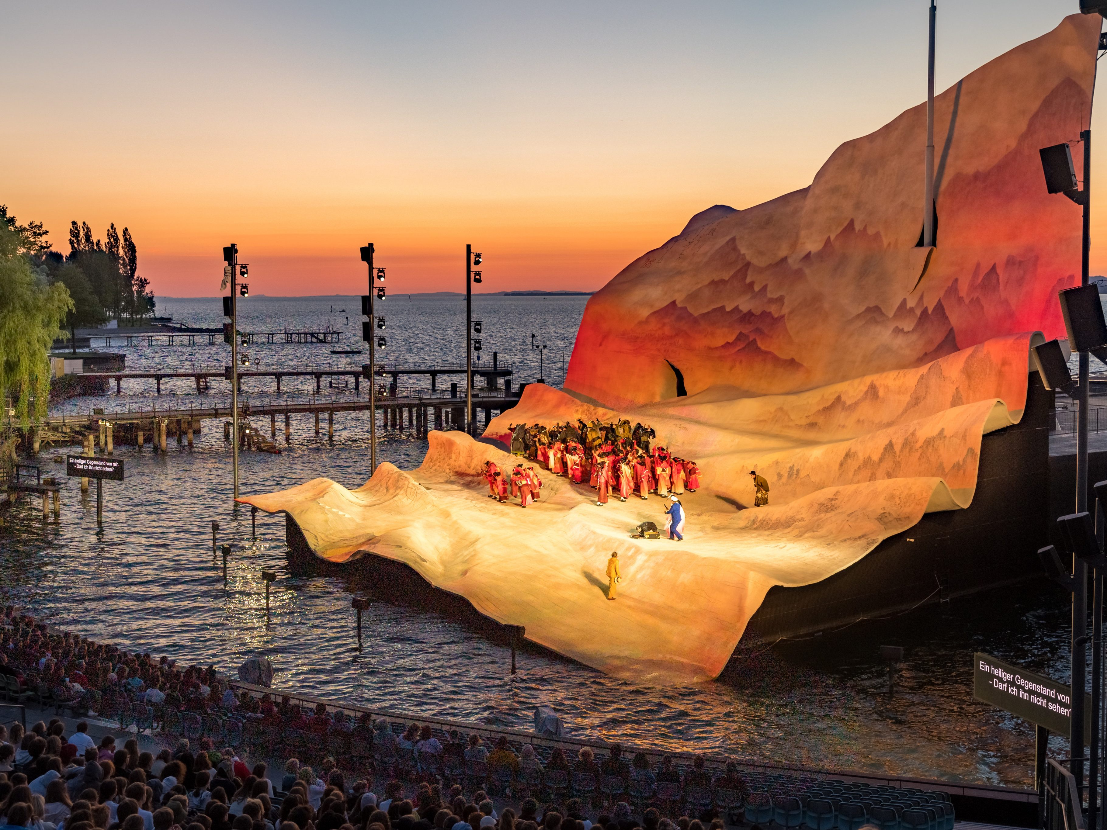 Die Bregenzer Festspiele haben auch für Kinder und Jugendliche einiges zu bieten. Die Bregenzer Festspiele haben auch für Kinder und Jugendliche einiges zu bieten.