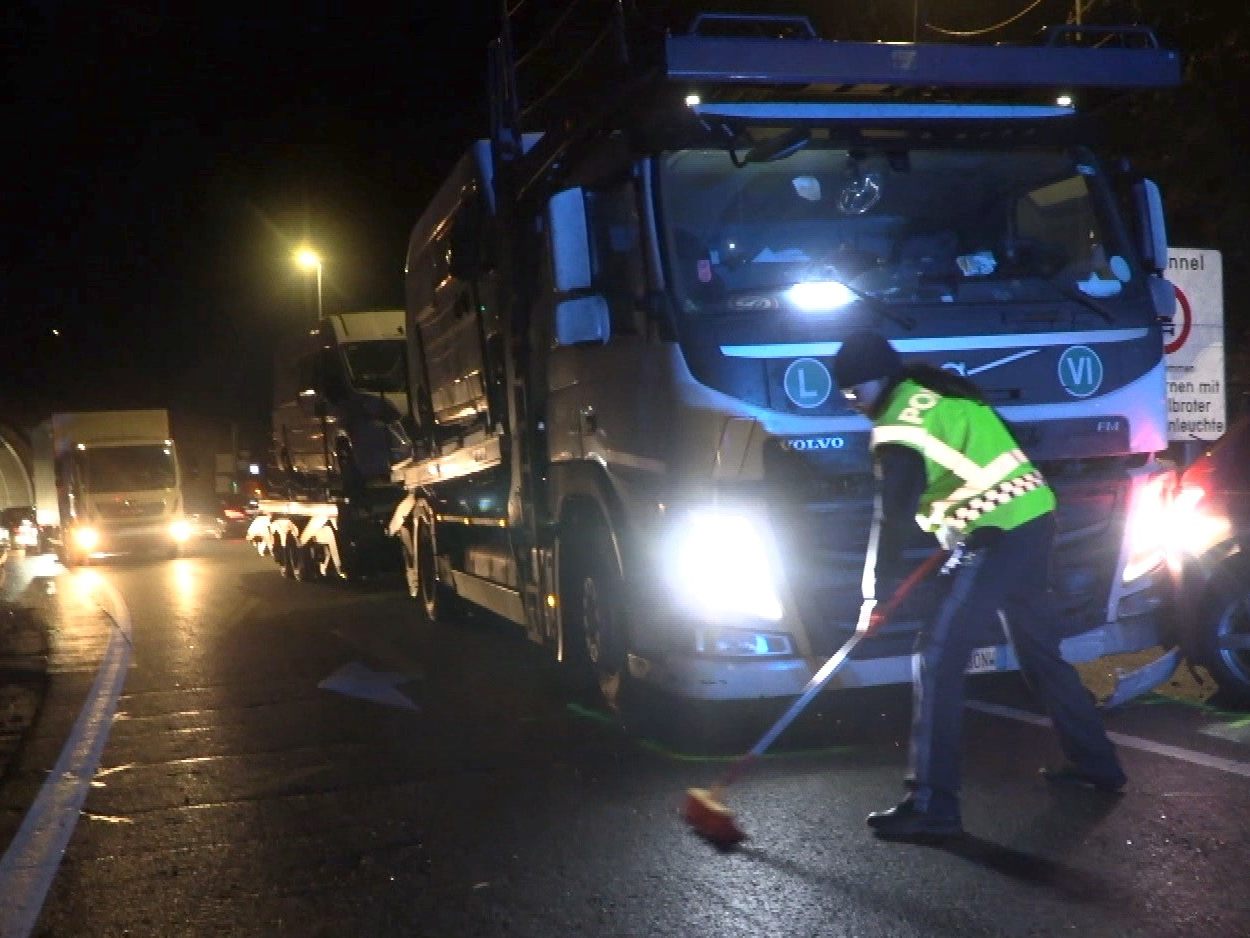Unfall direkt nach dem Pfändertunnel in Fahrtrichtung Bregenz. Unfall direkt nach dem Pfändertunnel in Fahrtrichtung Bregenz.