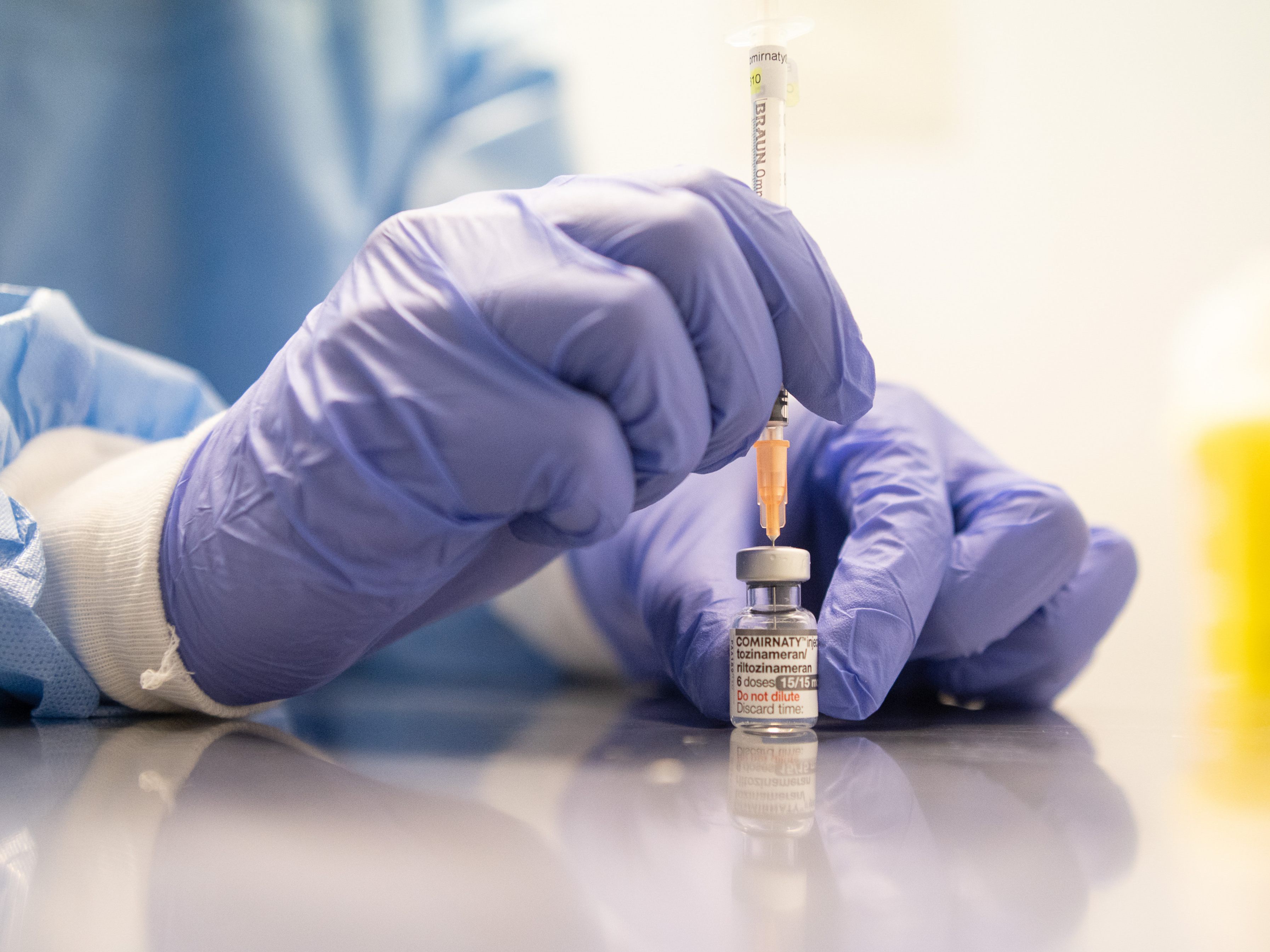 In den USA wird ein Kombinationsimpfstoff gegen Corona und die Grippe von Biontech/Pfizer geprüft. In den USA wird ein Kombinationsimpfstoff gegen Corona und die Grippe von Biontech/Pfizer geprüft.