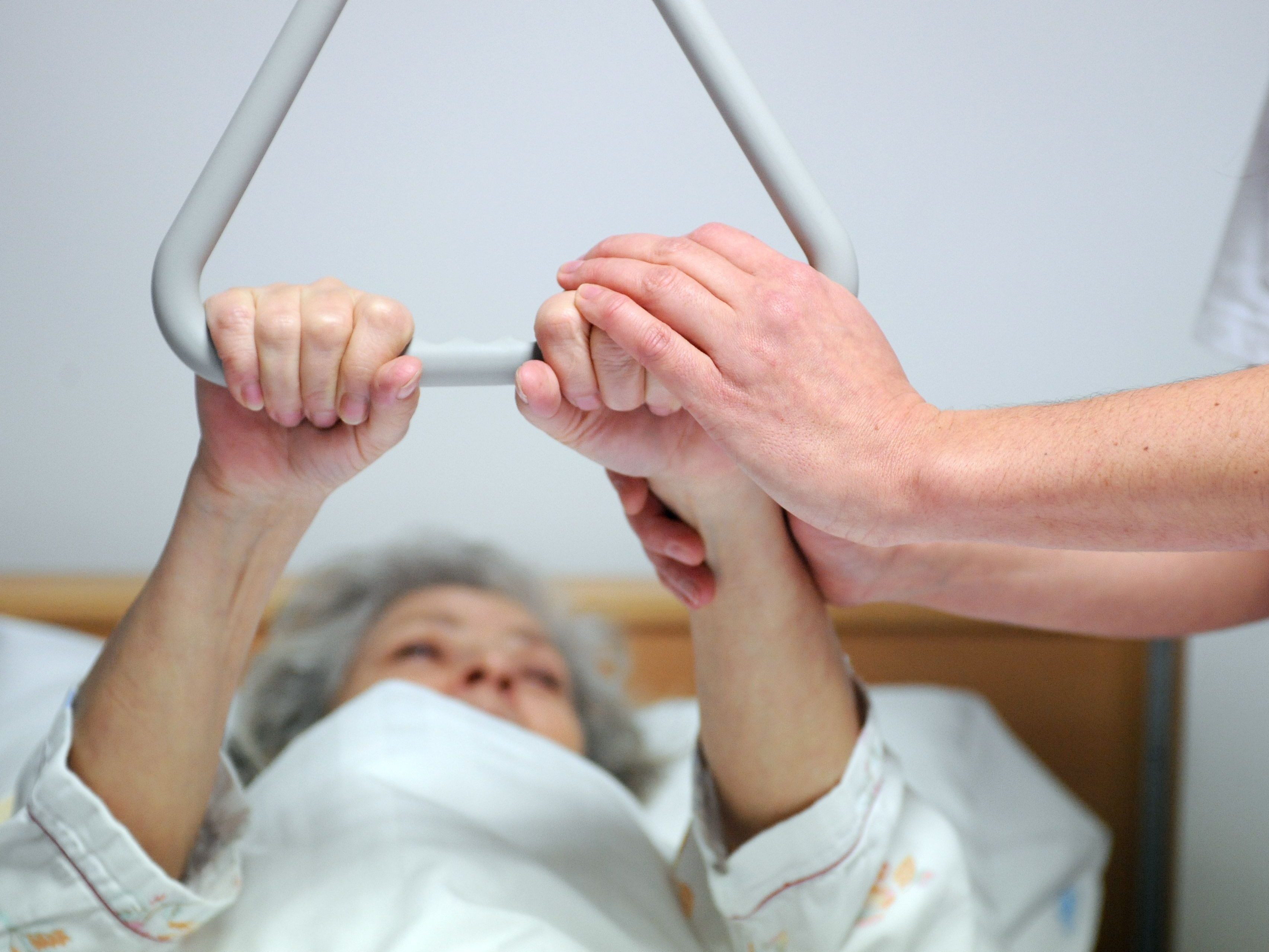 Im Prozess rund um ein Pflegeheim in NÖ ist ein Angeklagter freigesprochen worden.