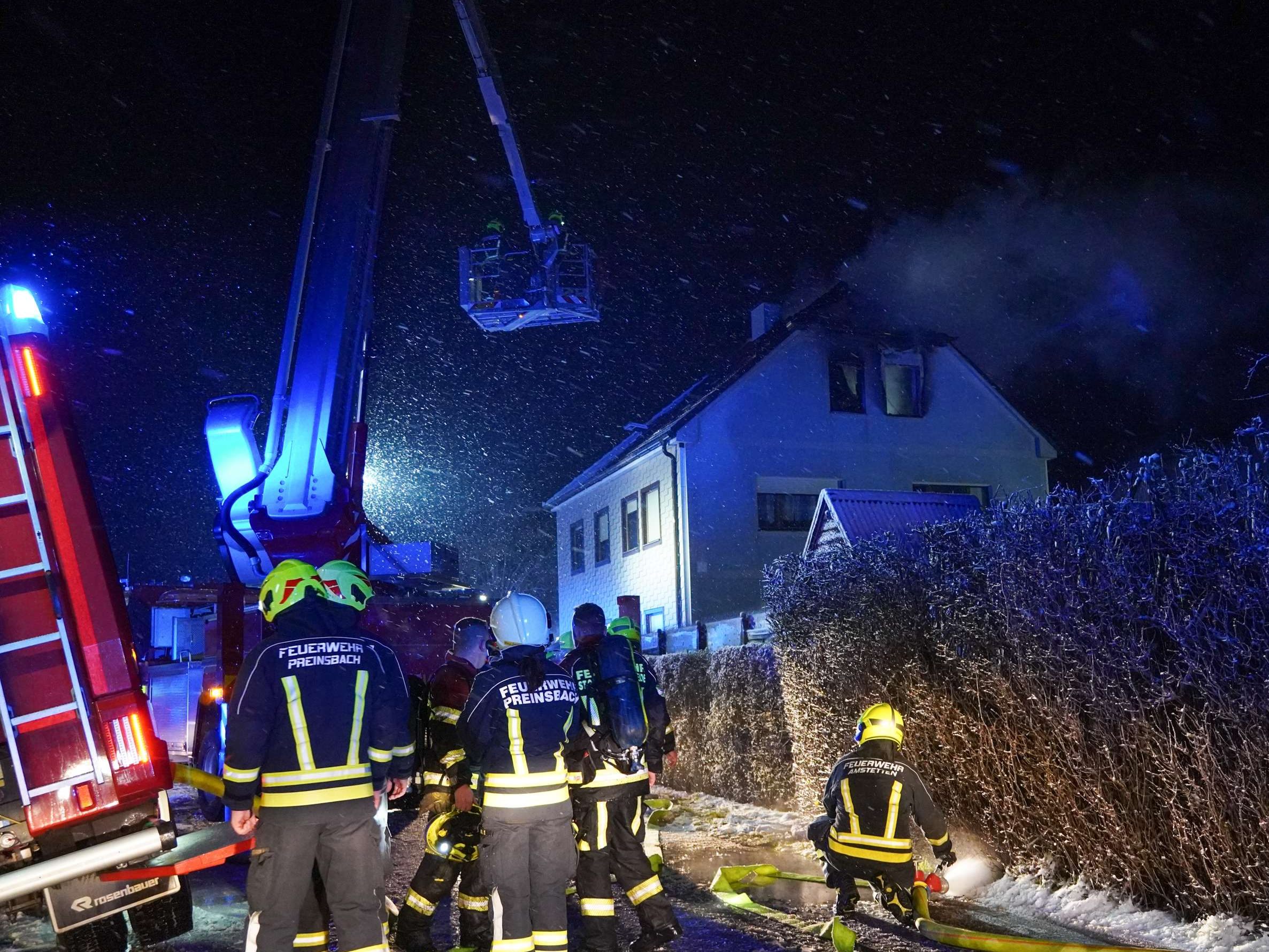 Zwei Jugendliche wurden bei einem Großbrand in Galtbrunn in NÖ verletzt. Zwei Jugendliche wurden bei einem Großbrand in Galtbrunn in NÖ verletzt.