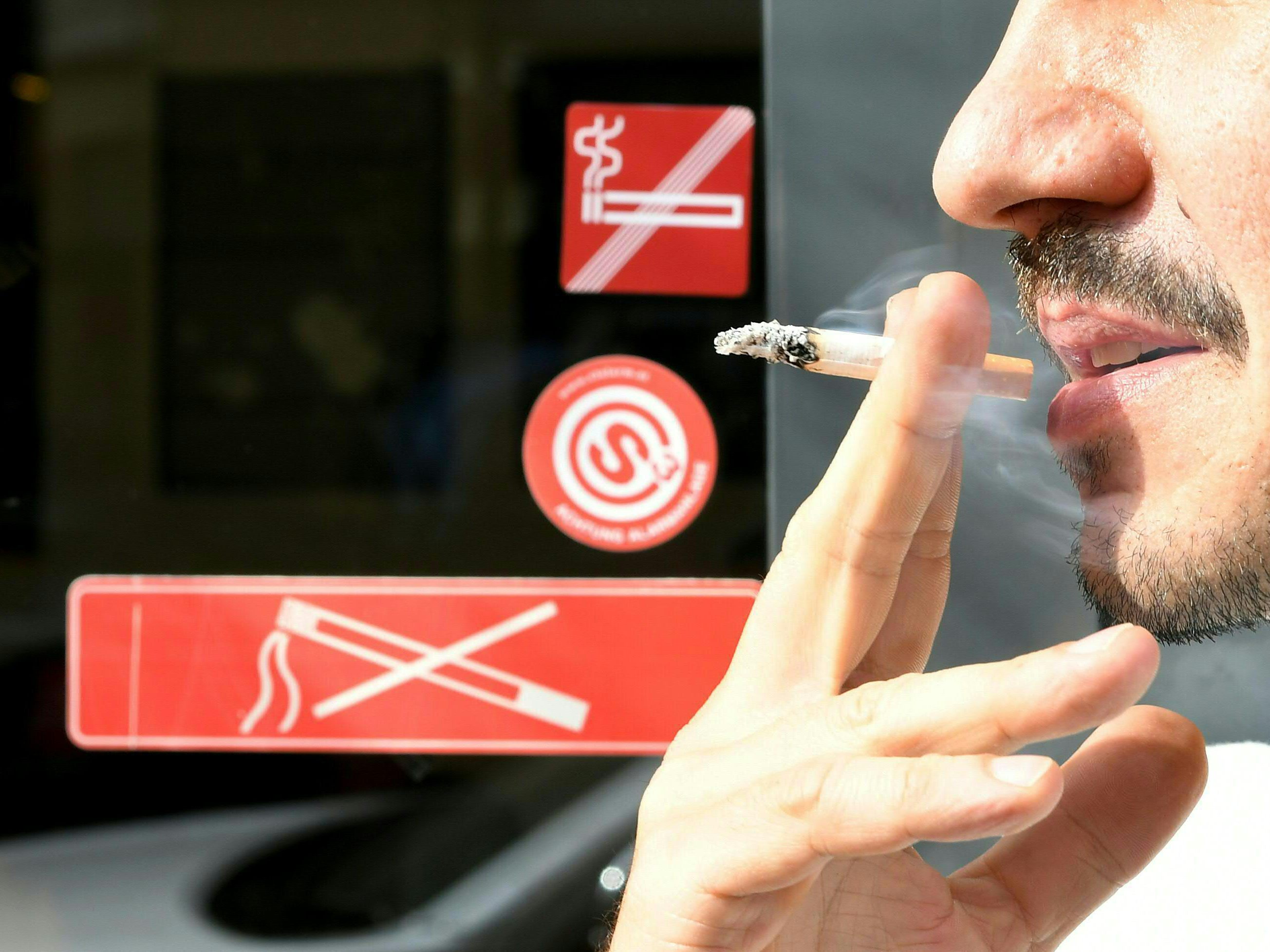 Das Rauchverbot soll auf von Kindern und Jugendlichen frequentierten Orten im Freien ausgeweitet werden.