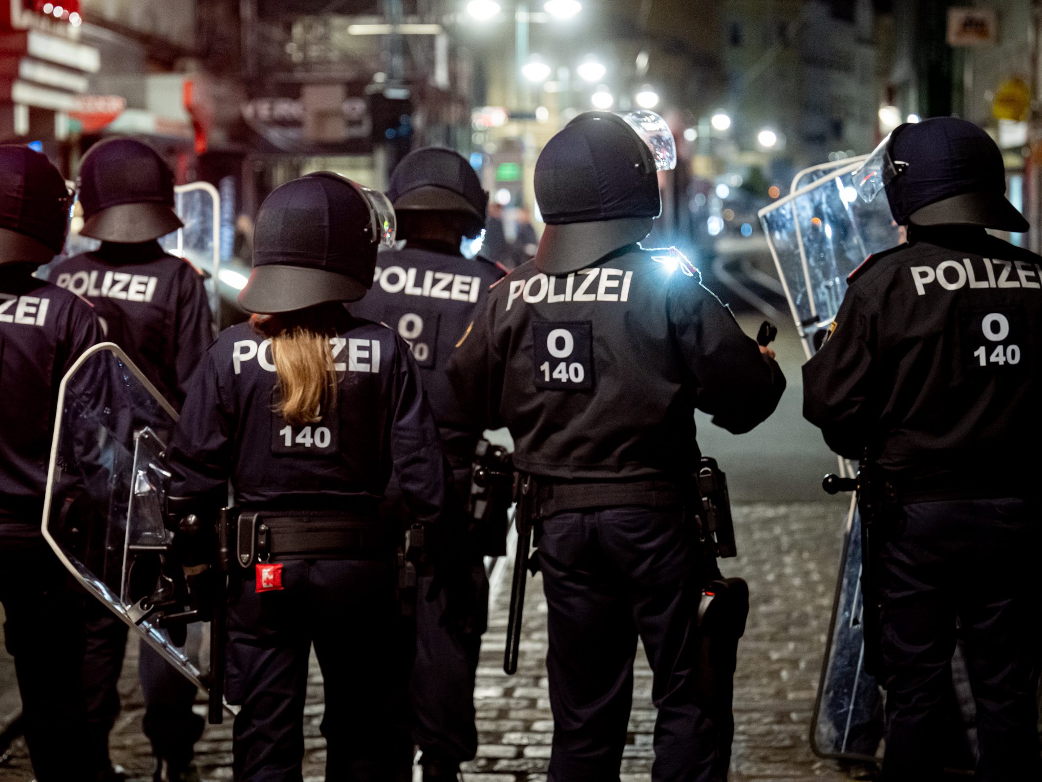 Zwei Festnahmen nach Halloween-Ausschreitungen in Linz.