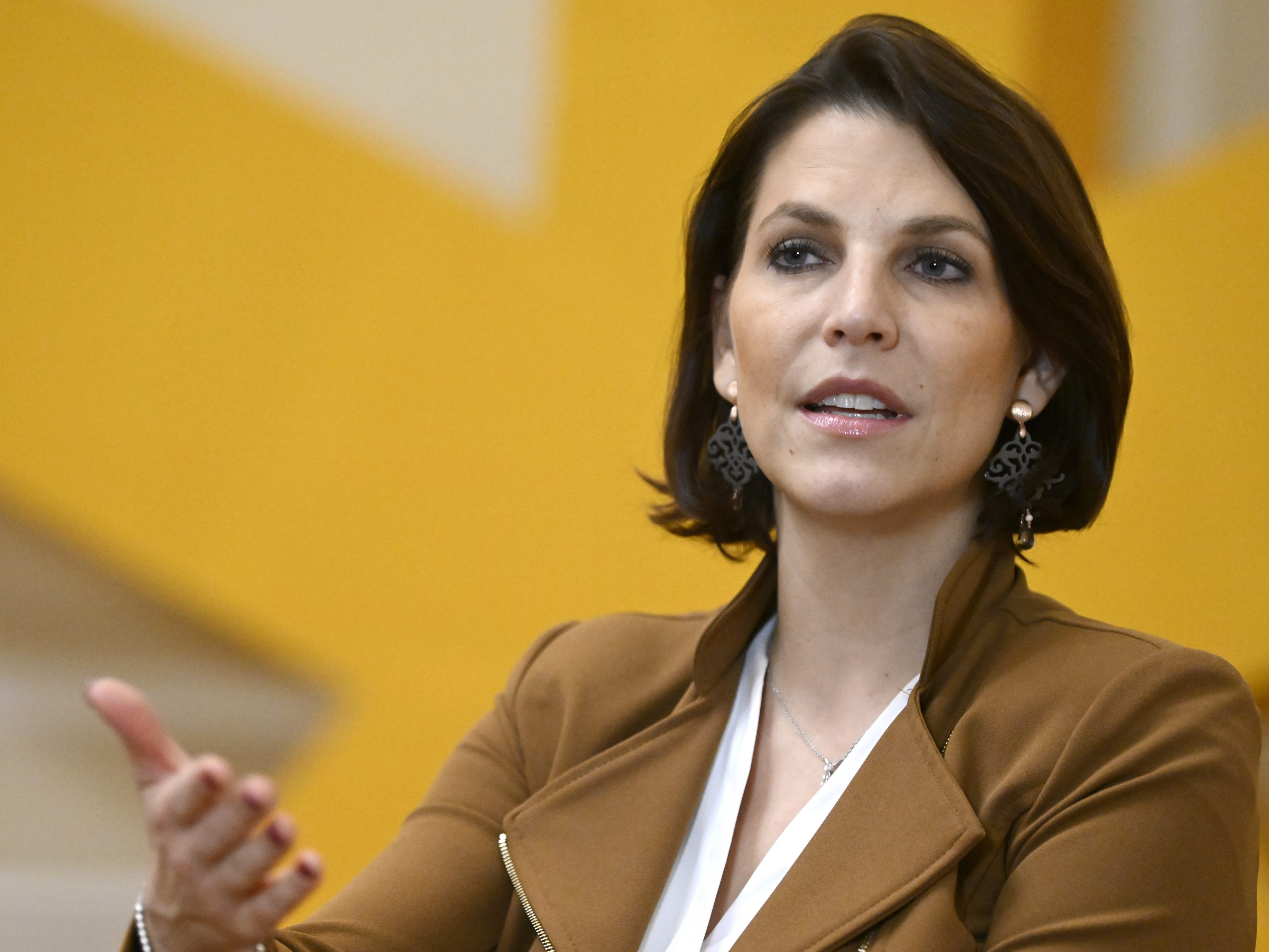 Karoline Edstadler kündigt Änderungen bei der Informationsfreiheit an.