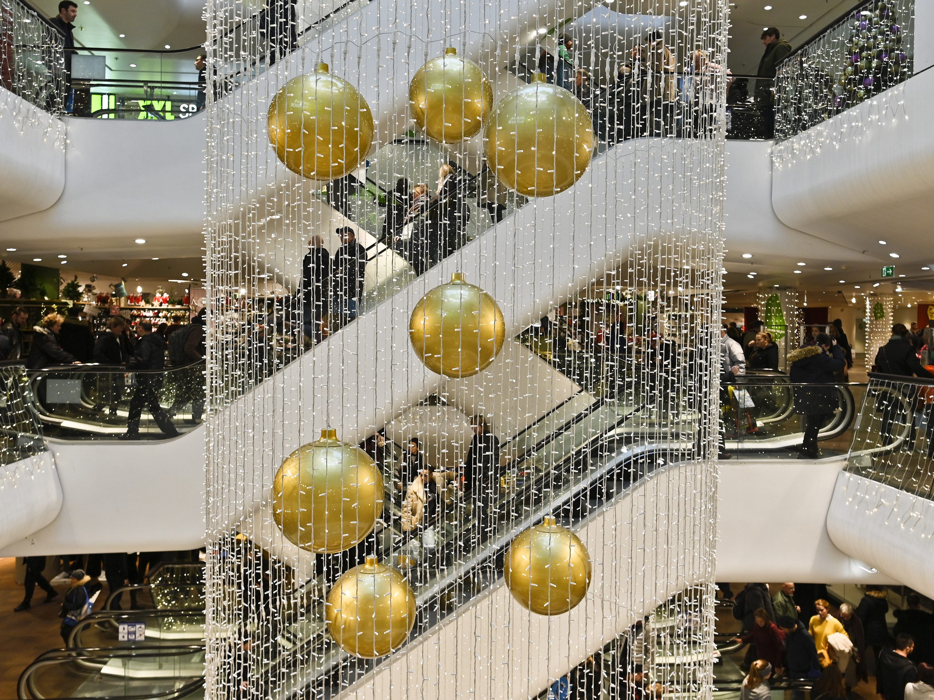 Die Wiener gehen weiterhin gerne für das Weihnachtsgeschäft einkaufen. Die Wiener gehen weiterhin gerne für das Weihnachtsgeschäft einkaufen.