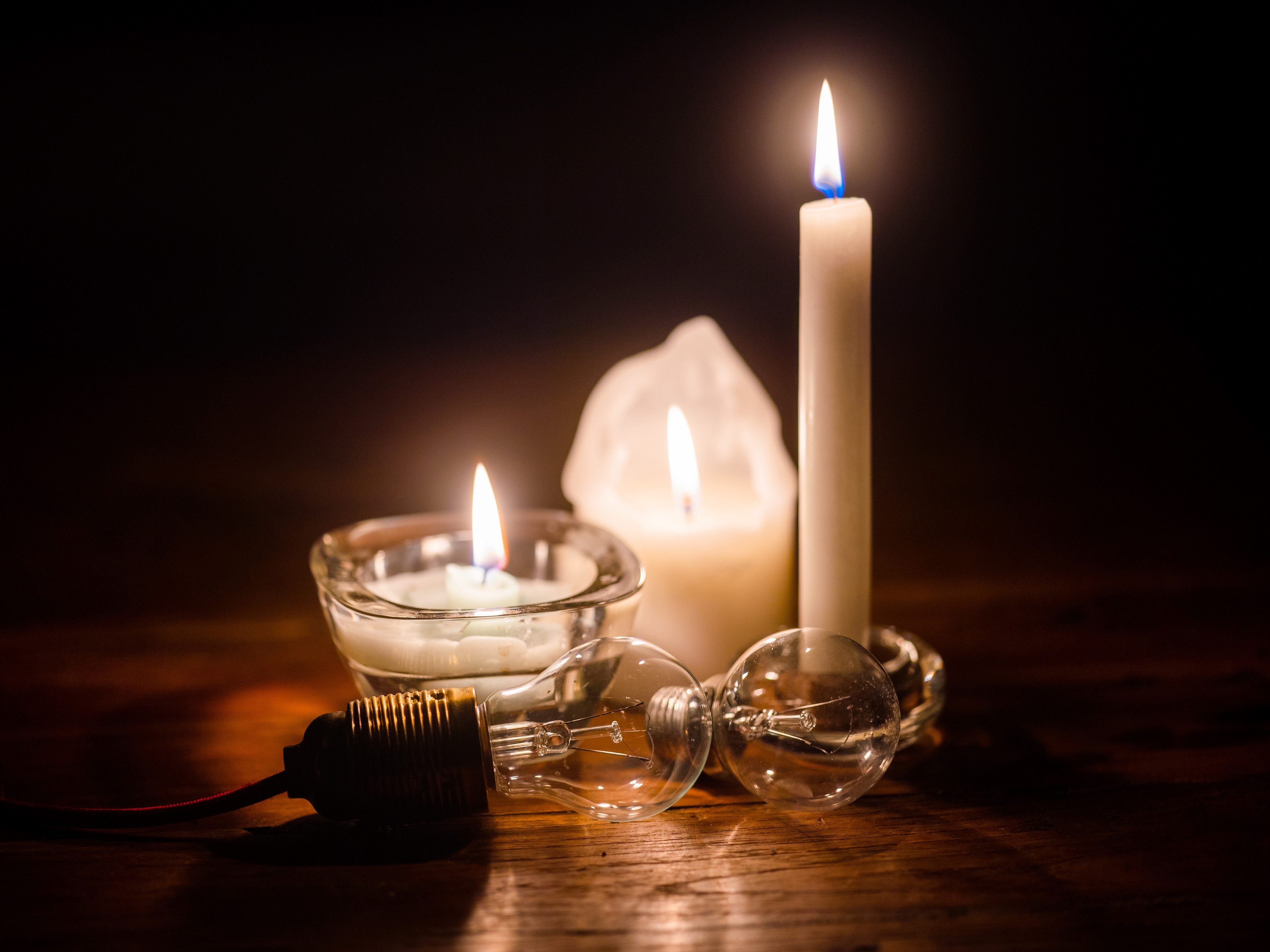Die Österreicherinnen und Österreicher rechnen zu Weihnachten eher mit einem Blackout.