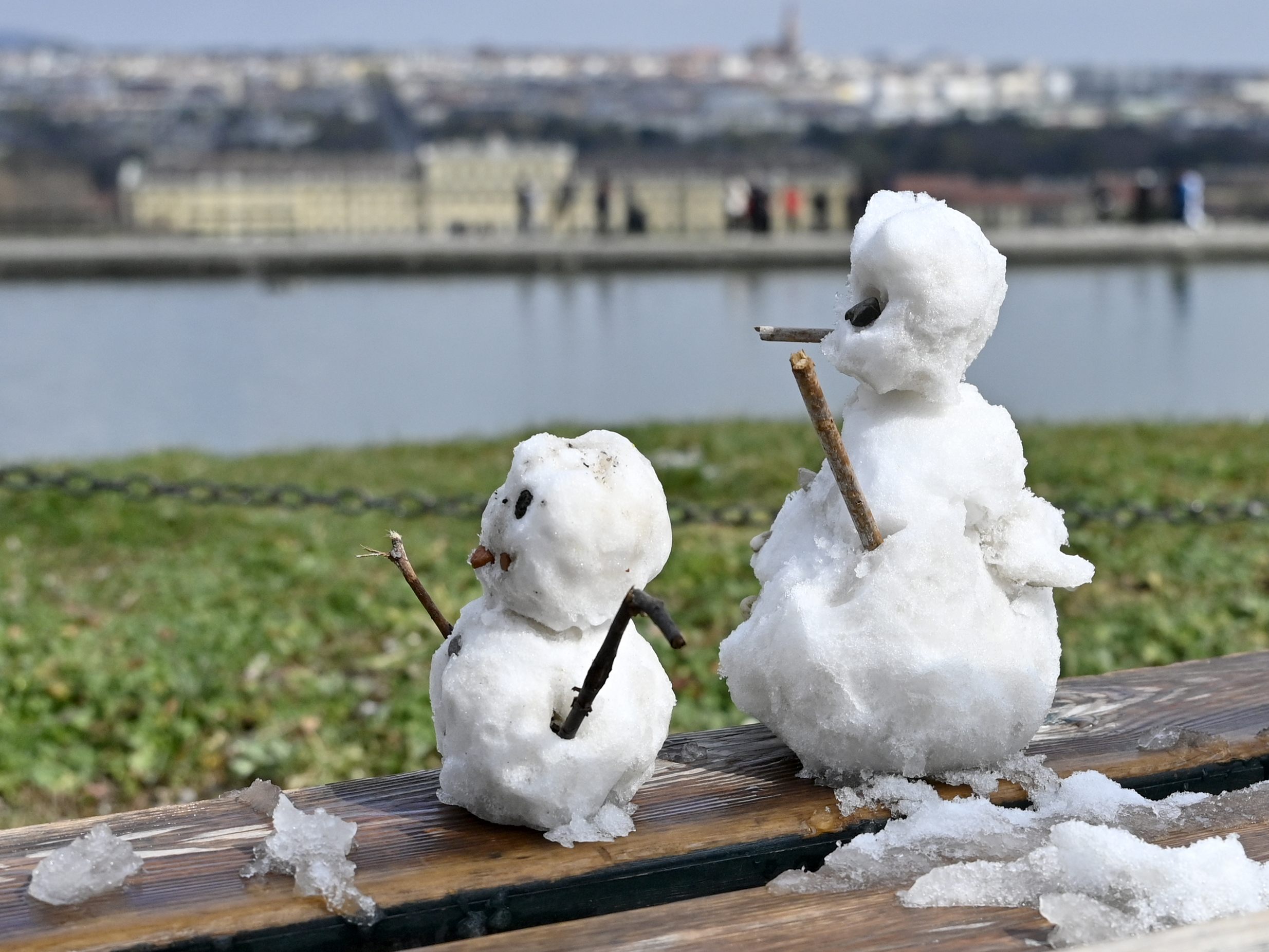 Nach dem Wintereinbruch in Österreich folgt in der Woche vor dem Weihnachtswochenende mildes Wetter. Nach dem Wintereinbruch in Österreich folgt in der Woche vor dem Weihnachtswochenende mildes Wetter.