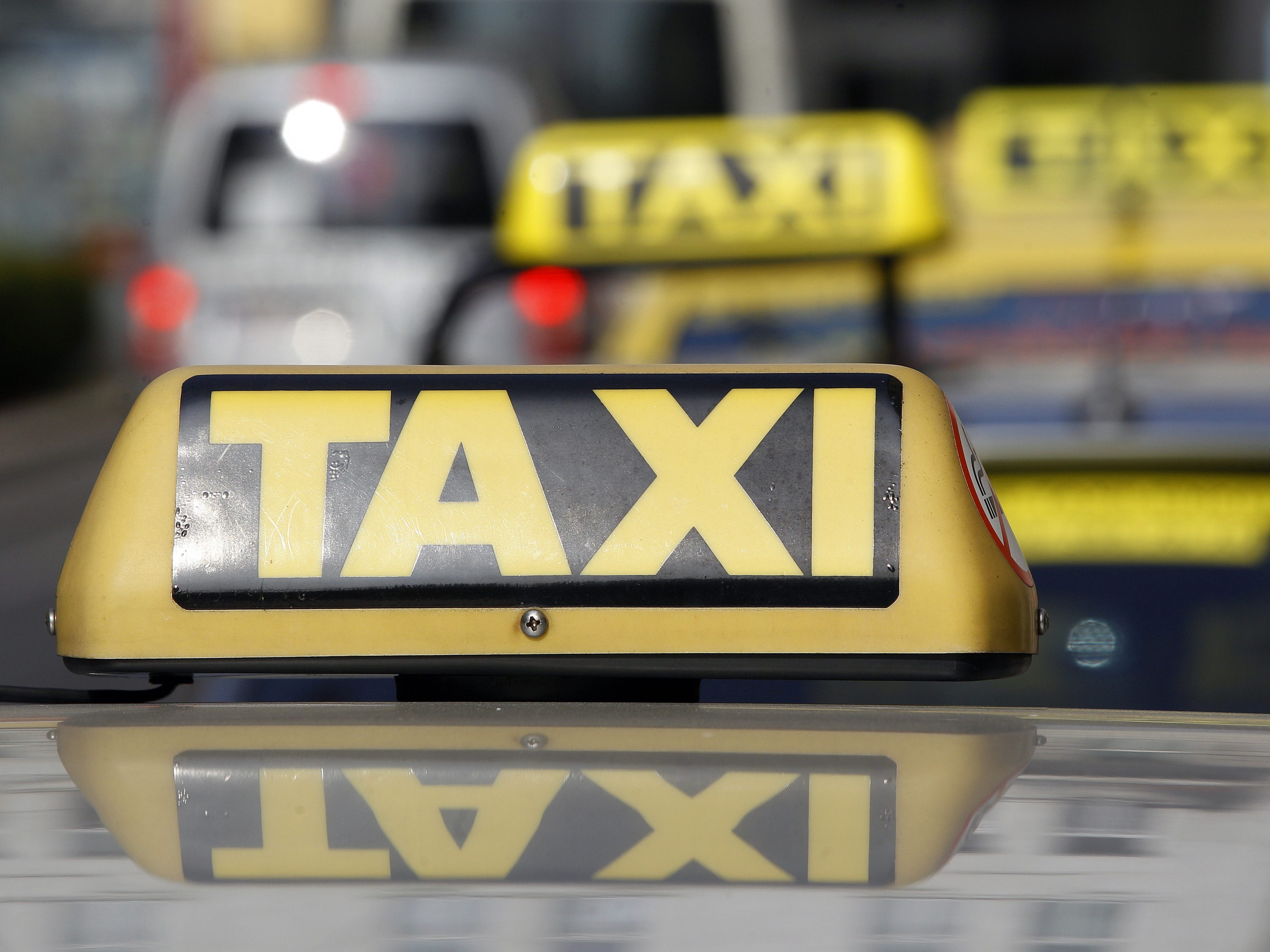Der 34-Jährige besaß keinen Taxilenkerausweis.