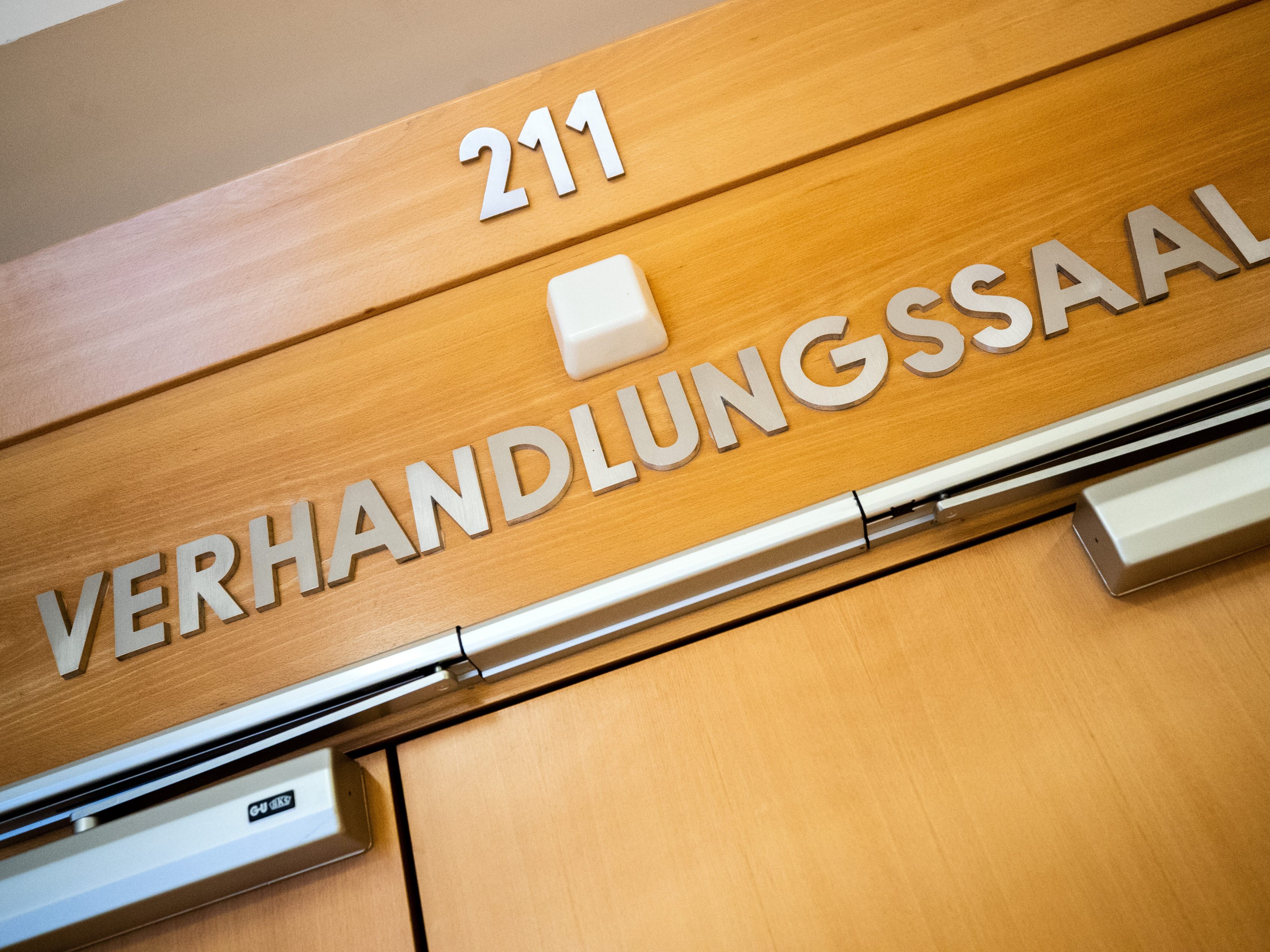 Weil er seine todkranke Ehefrau erwürgt hatte, wurde ein Mann am Wiener Landesgericht zu sieben Jahren Haft verurteilt. Weil er seine todkranke Ehefrau erwürgt hatte, wurde ein Mann am Wiener Landesgericht zu sieben Jahren Haft verurteilt.