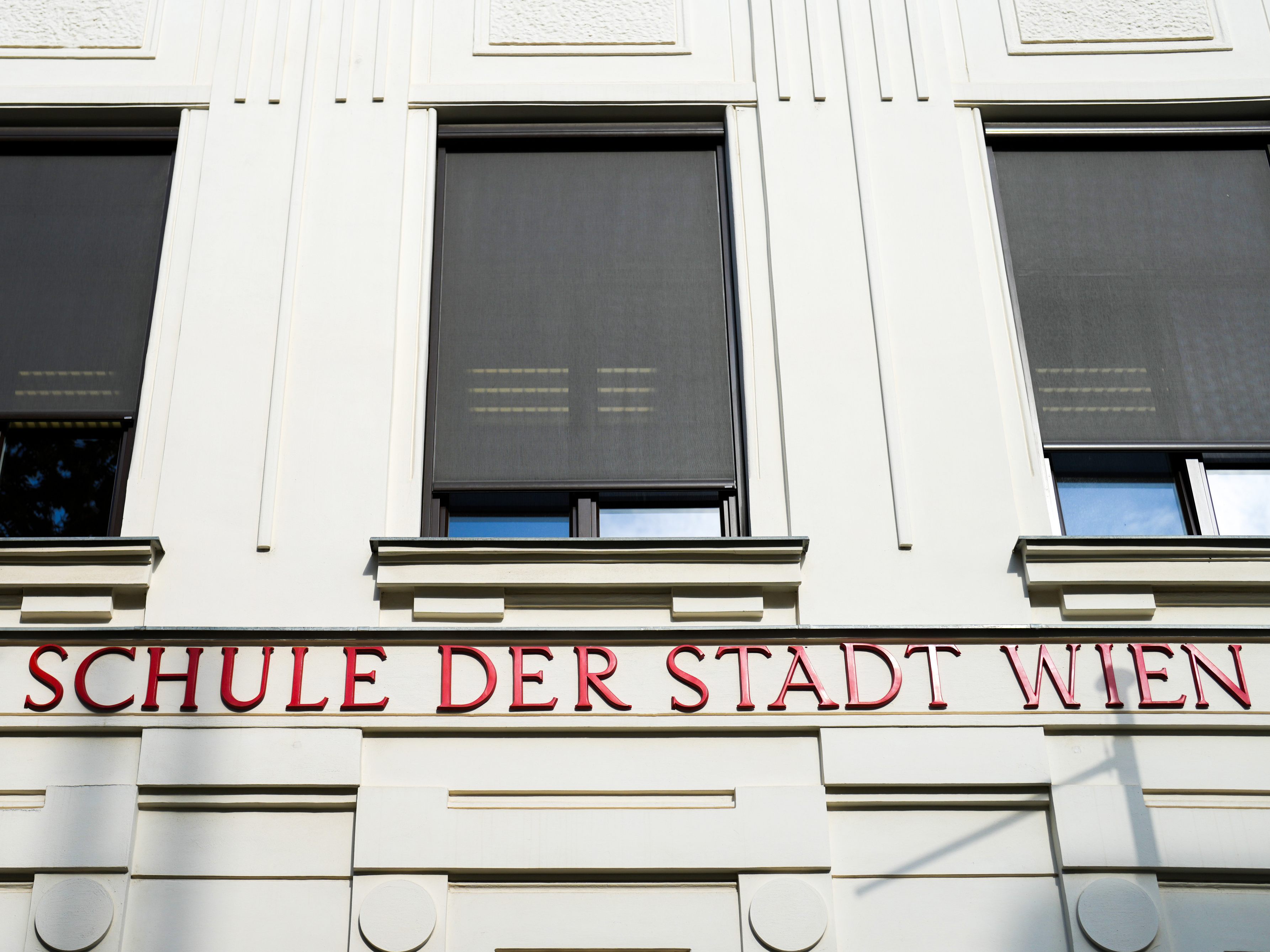 Die Aussagen zweier ehemaliger Schüler im Missbrauchsfall um einen Lehrer in Wien werfen weitere Fragen auf. Die Aussagen zweier ehemaliger Schüler im Missbrauchsfall um einen Lehrer in Wien werfen weitere Fragen auf.