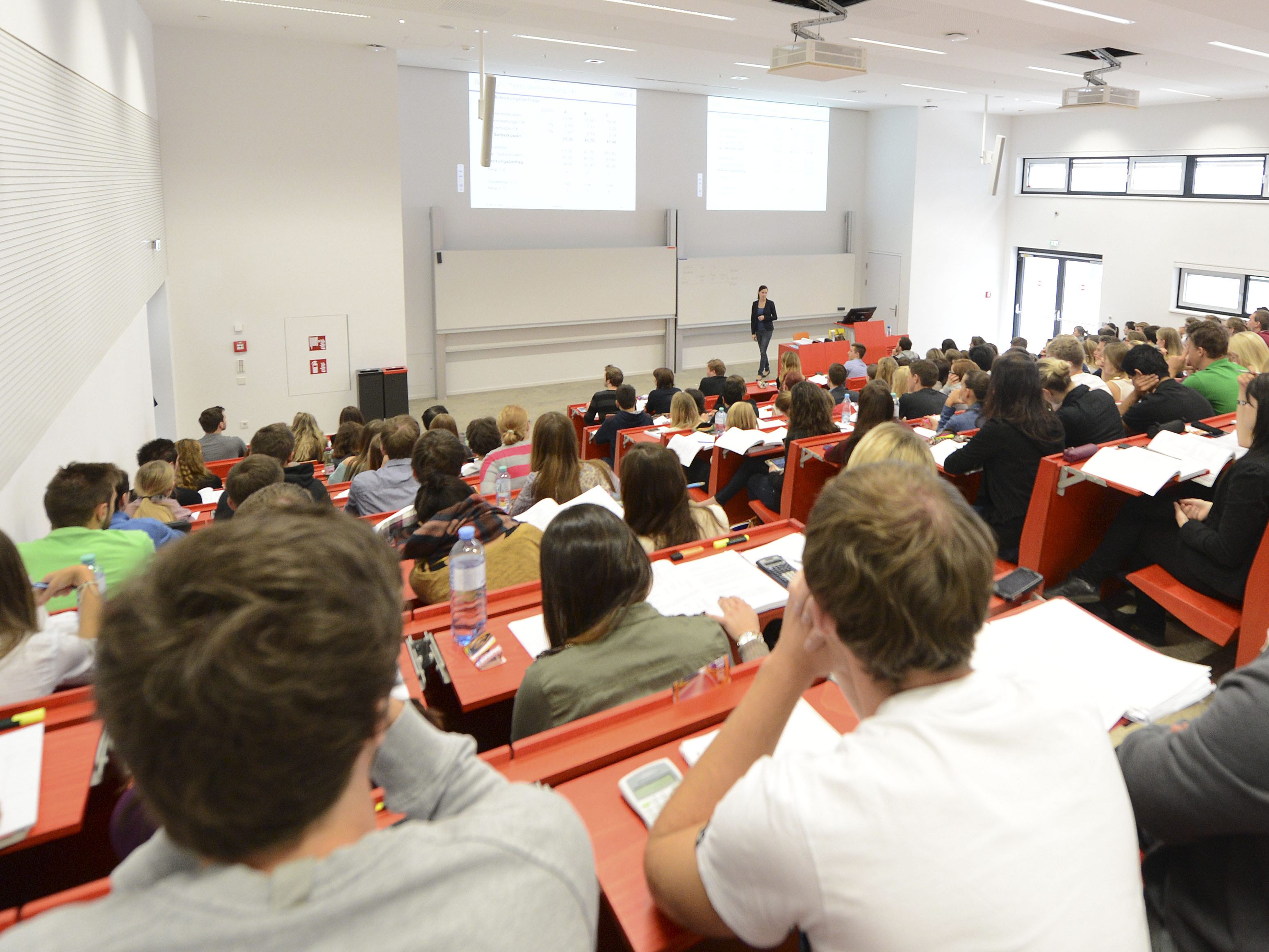 Ombudsstelle für Studierende will kürzere Wartezeit auf Visa. Ombudsstelle für Studierende will kürzere Wartezeit auf Visa.