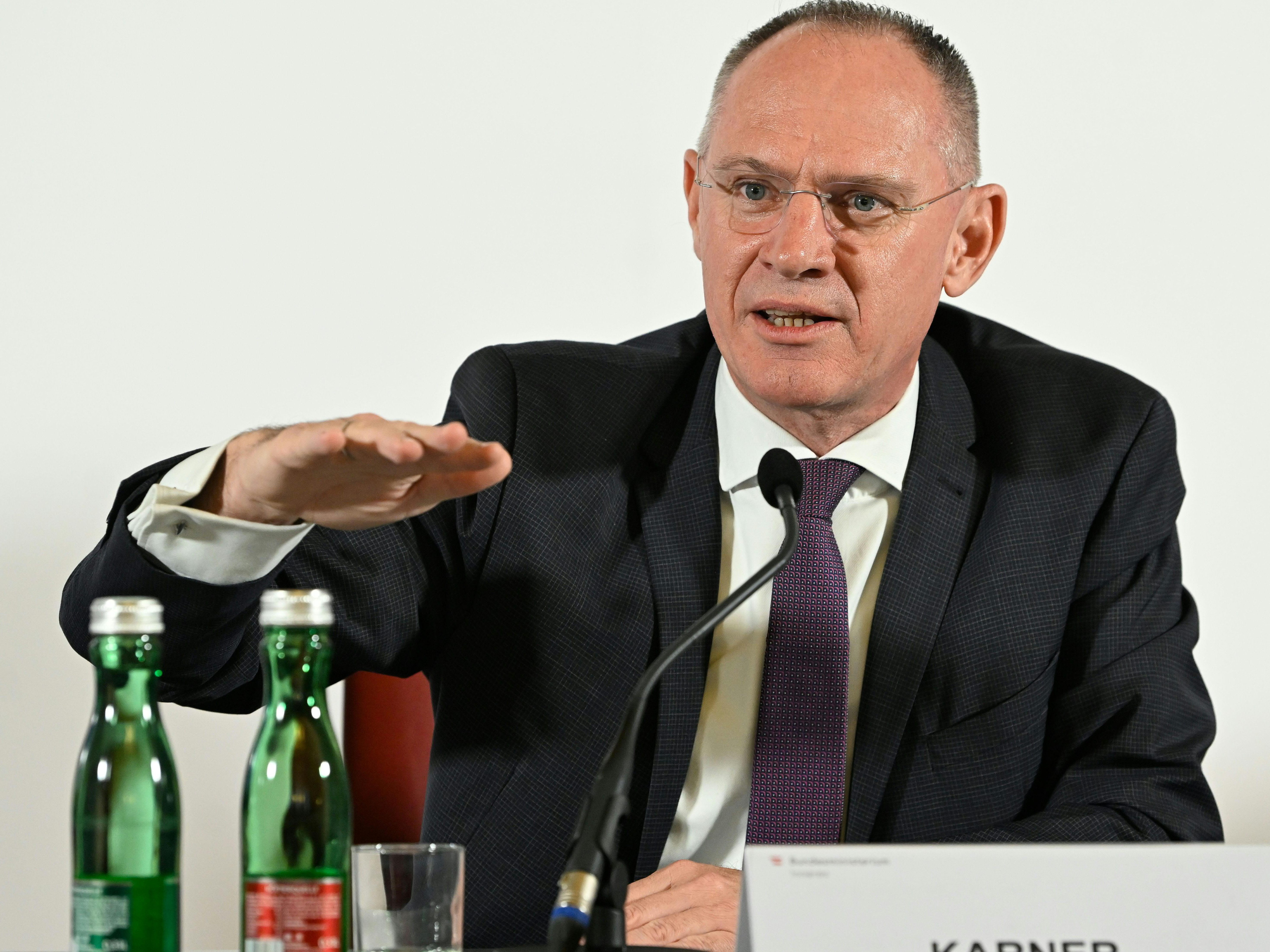 Innenminister Gerhard Karner wies die Kritik von Hans Peter Doskozil zur Schengen-Erweiterung zurück. Innenminister Gerhard Karner wies die Kritik von Hans Peter Doskozil zur Schengen-Erweiterung zurück.