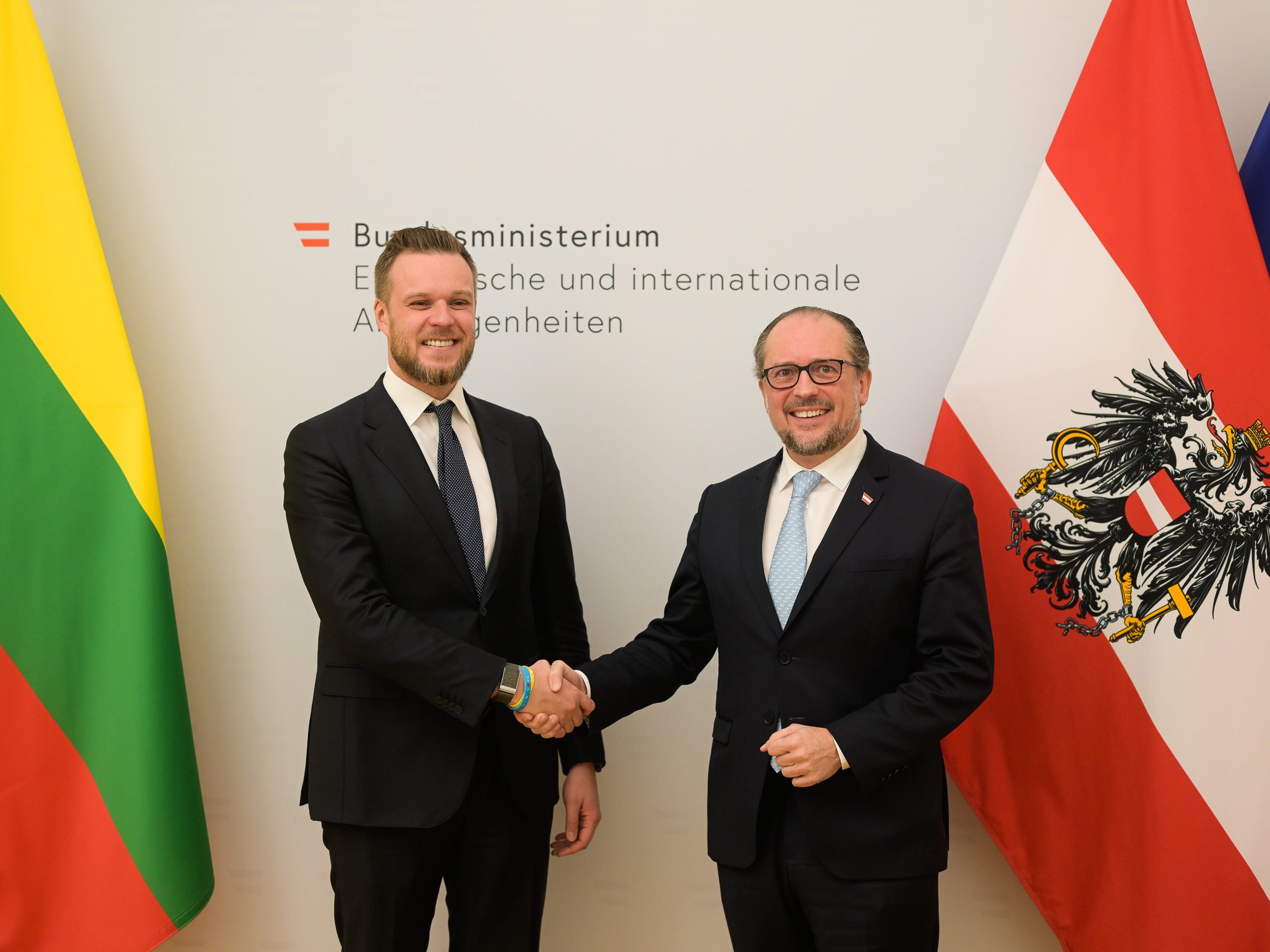 Der litauische Außenminister Gabrielius Landsbergis kam am Freitag zu einem Arbeitsgespräch mit Außenminister Alexander Schallenberg (ÖVP) nach Wien.