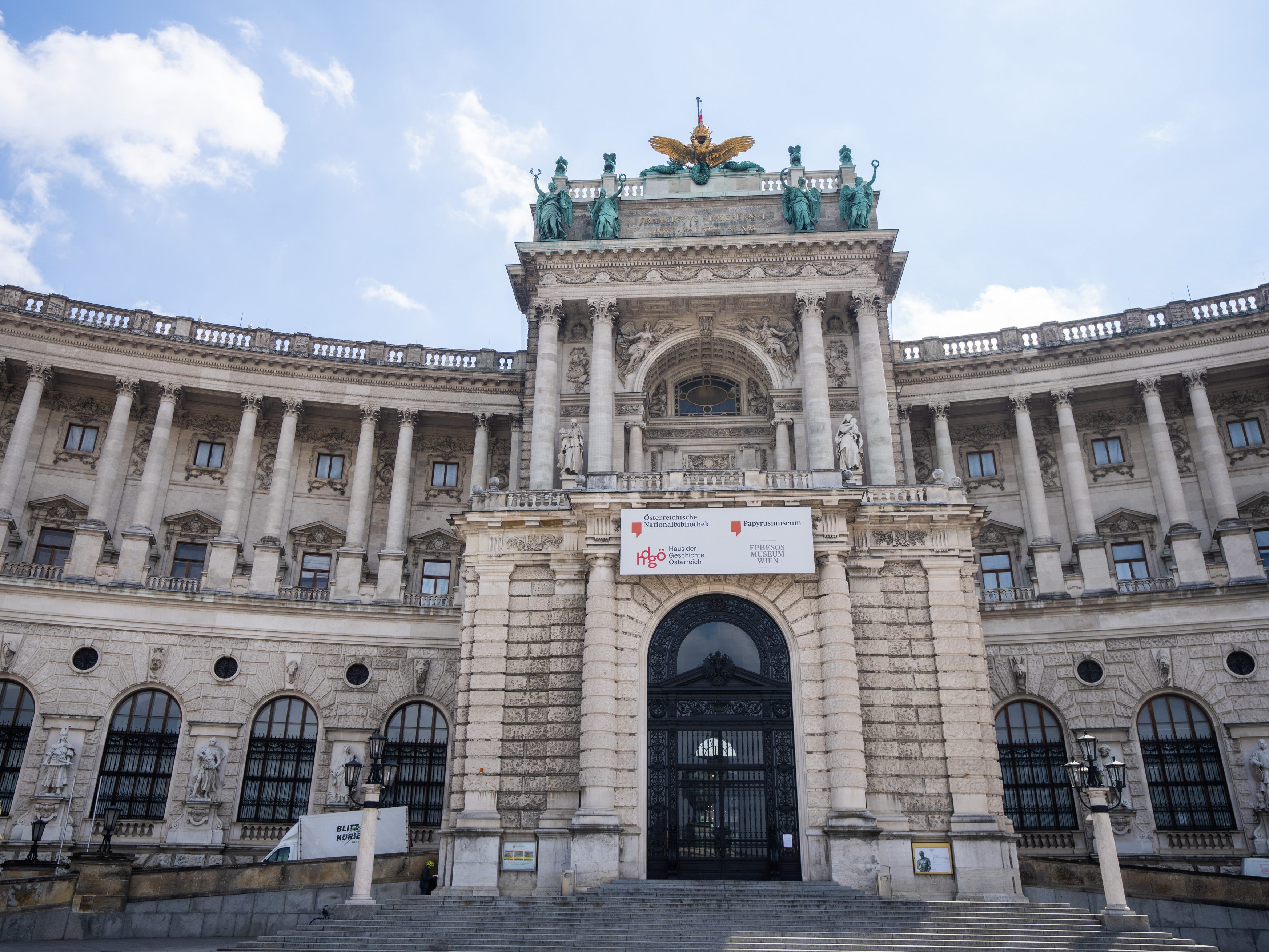 Die Nationalbibliothek erwarb den Nachlass von Thomas Bernhard um 1,2 Millionen Euro. Die Nationalbibliothek erwarb den Nachlass von Thomas Bernhard um 1,2 Millionen Euro.