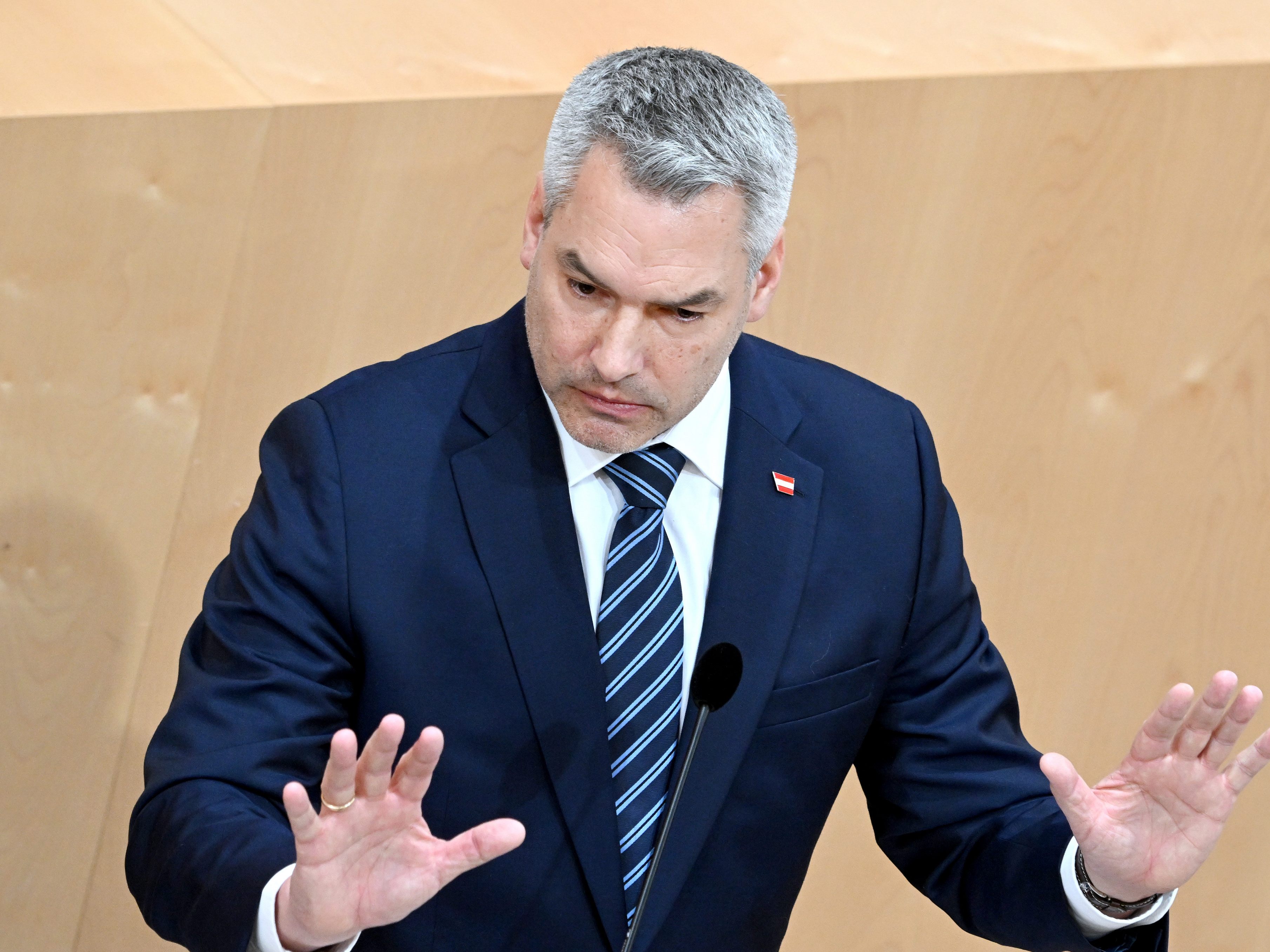 Bundeskanzler Karl Nehammer hielt für eine "Aktuelle Stunde" unüblich lange Rede.