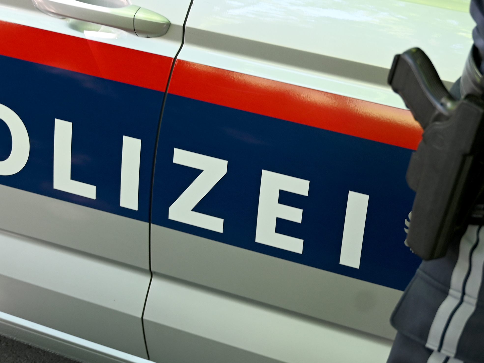 In Wien-Döbling ließen Klimaaktivisten Luft aus Reifen von SUVs, dadurch kam es zu gefährlichen Zwischenfällen. In Wien-Döbling ließen Klimaaktivisten Luft aus Reifen von SUVs, dadurch kam es zu gefährlichen Zwischenfällen.
